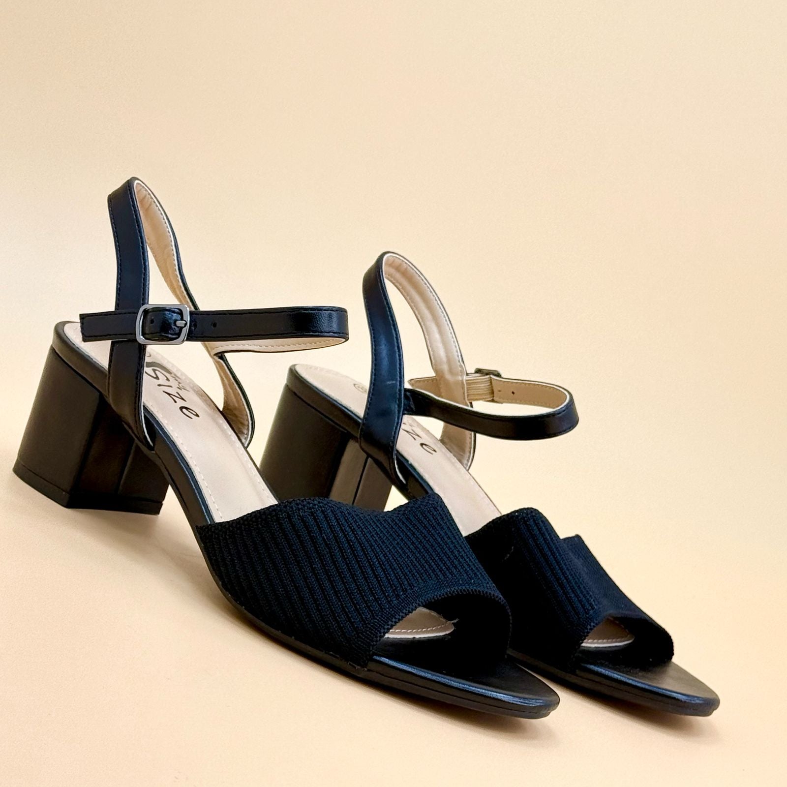 NEW , WOMEN SHOES HEELS W690