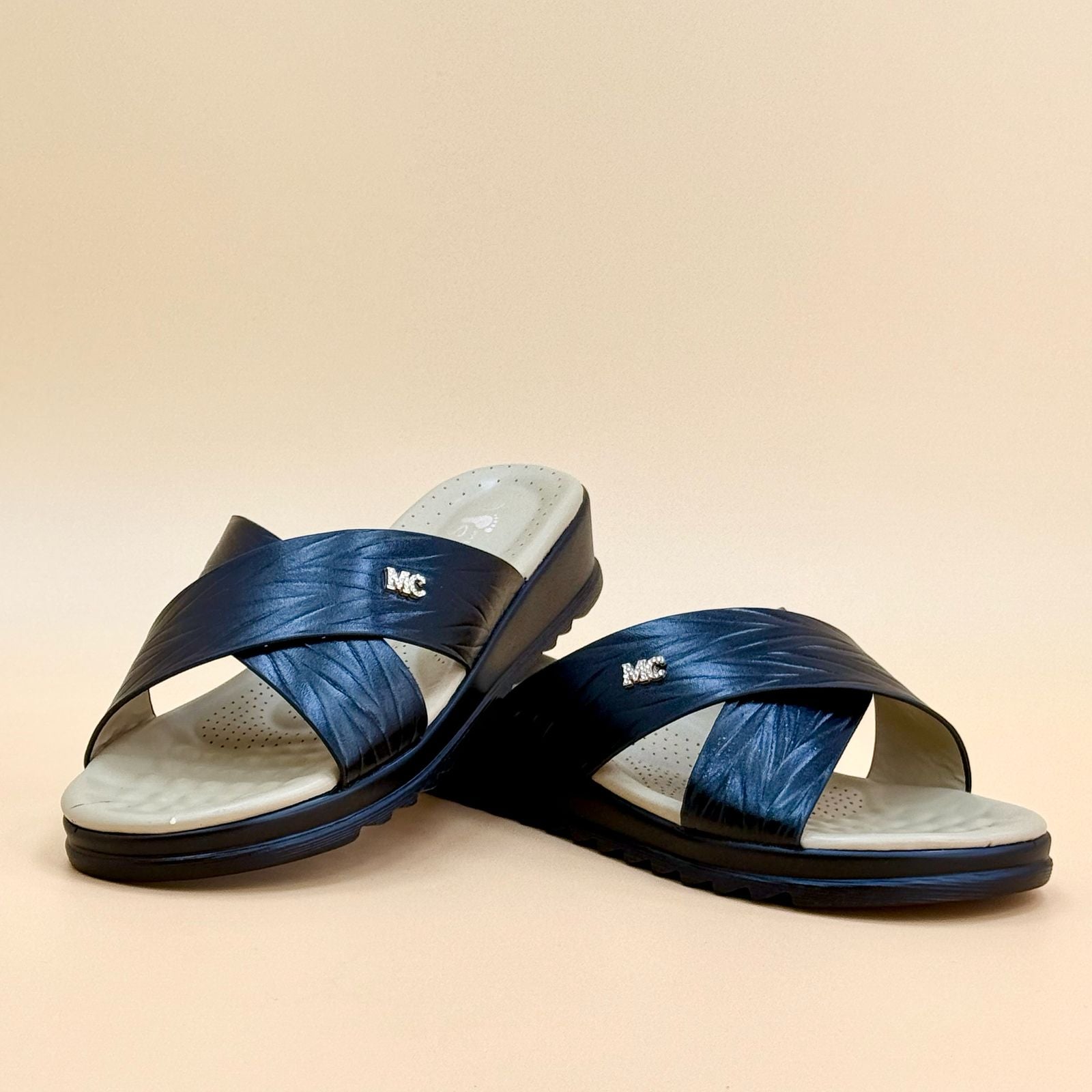 NEW , WOMEN SLIPPERS W843