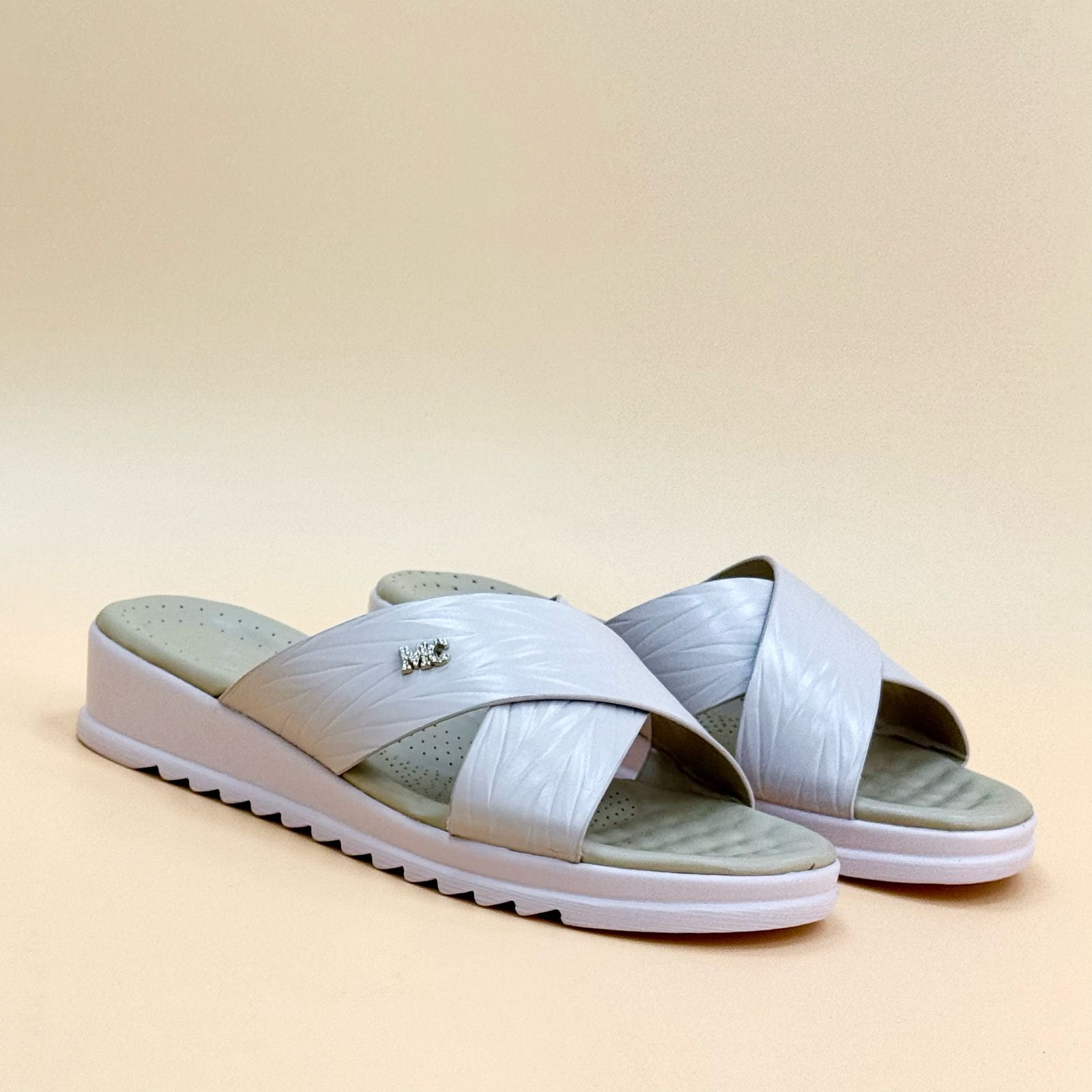 NEW , WOMEN SLIPPERS W843