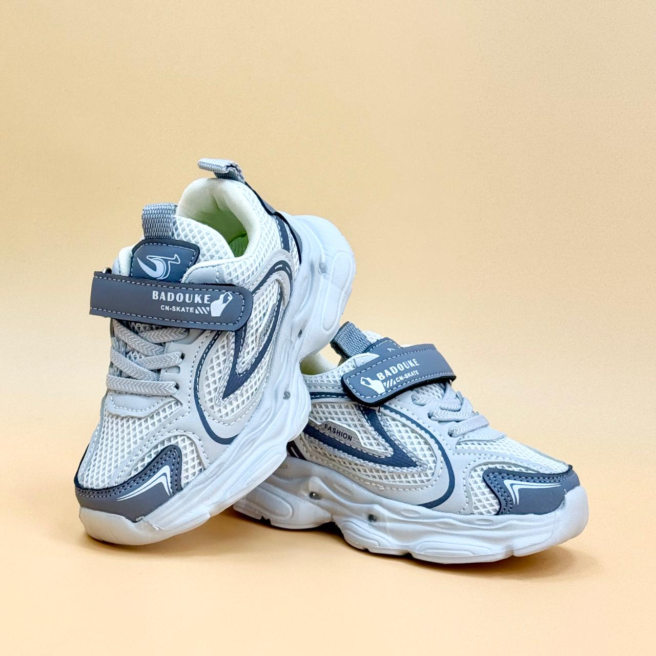 NEW , KIDS SHOES SIZE FROM 22 TO 31 K2