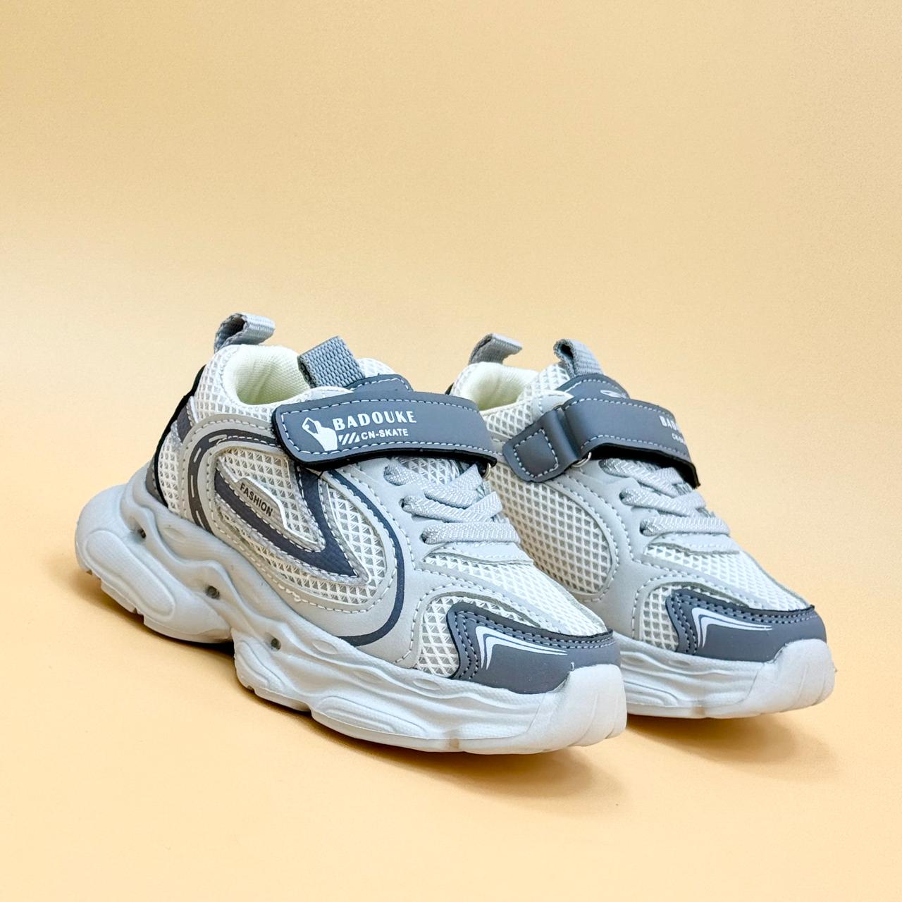 NEW , KIDS SHOES SIZE FROM 22 TO 31 K2