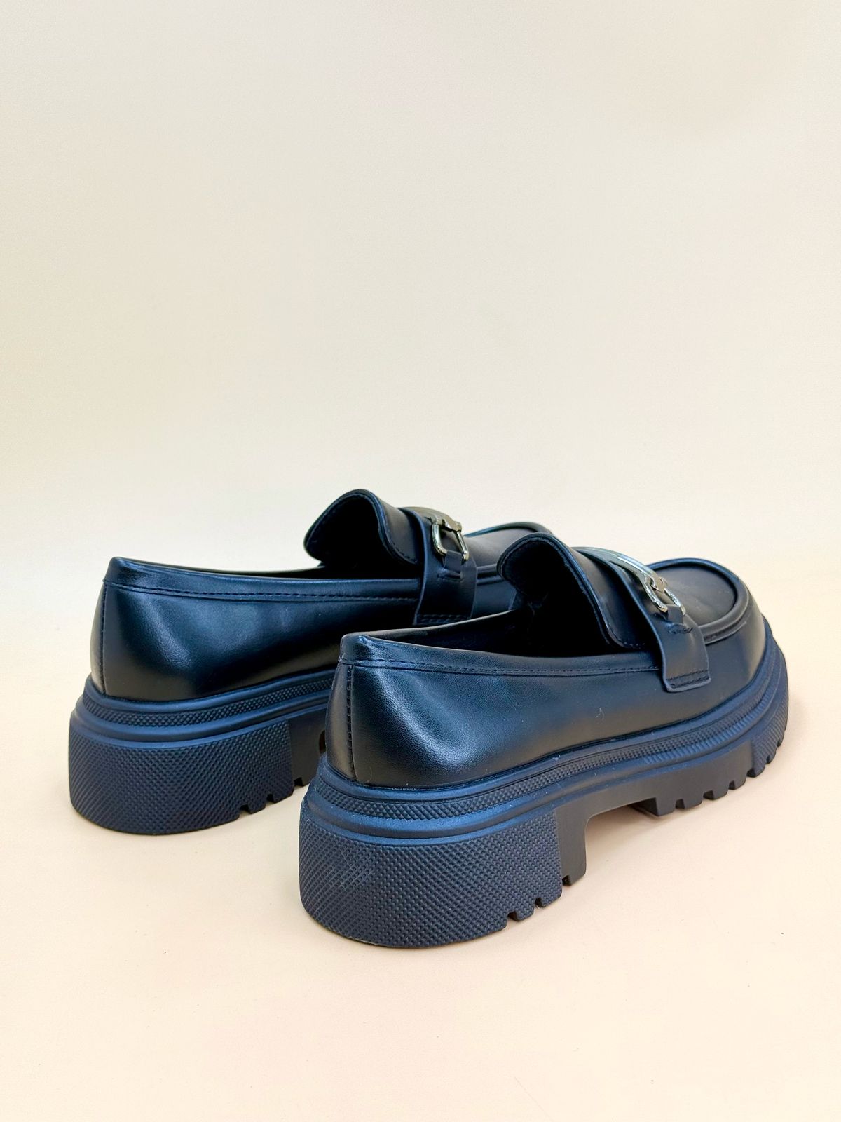 NEW , WOMEN FLAT SHOES W558