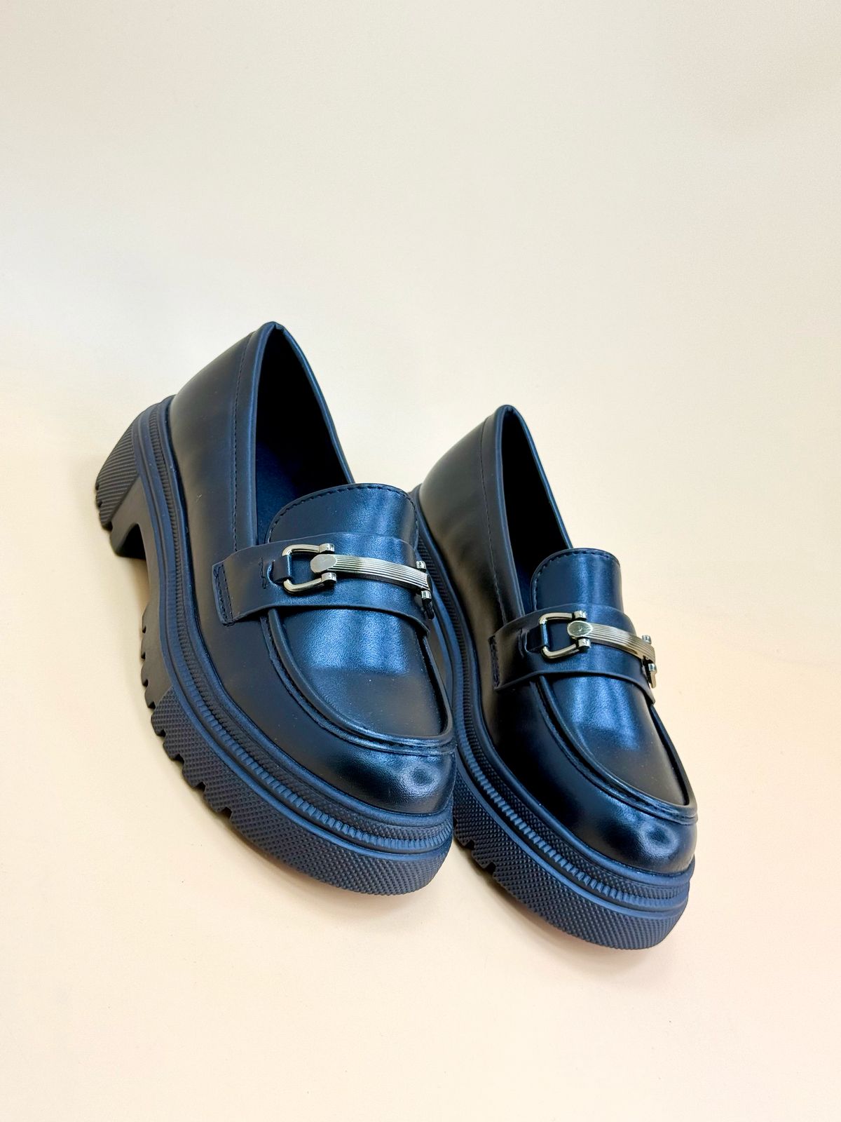 NEW , WOMEN FLAT SHOES W558