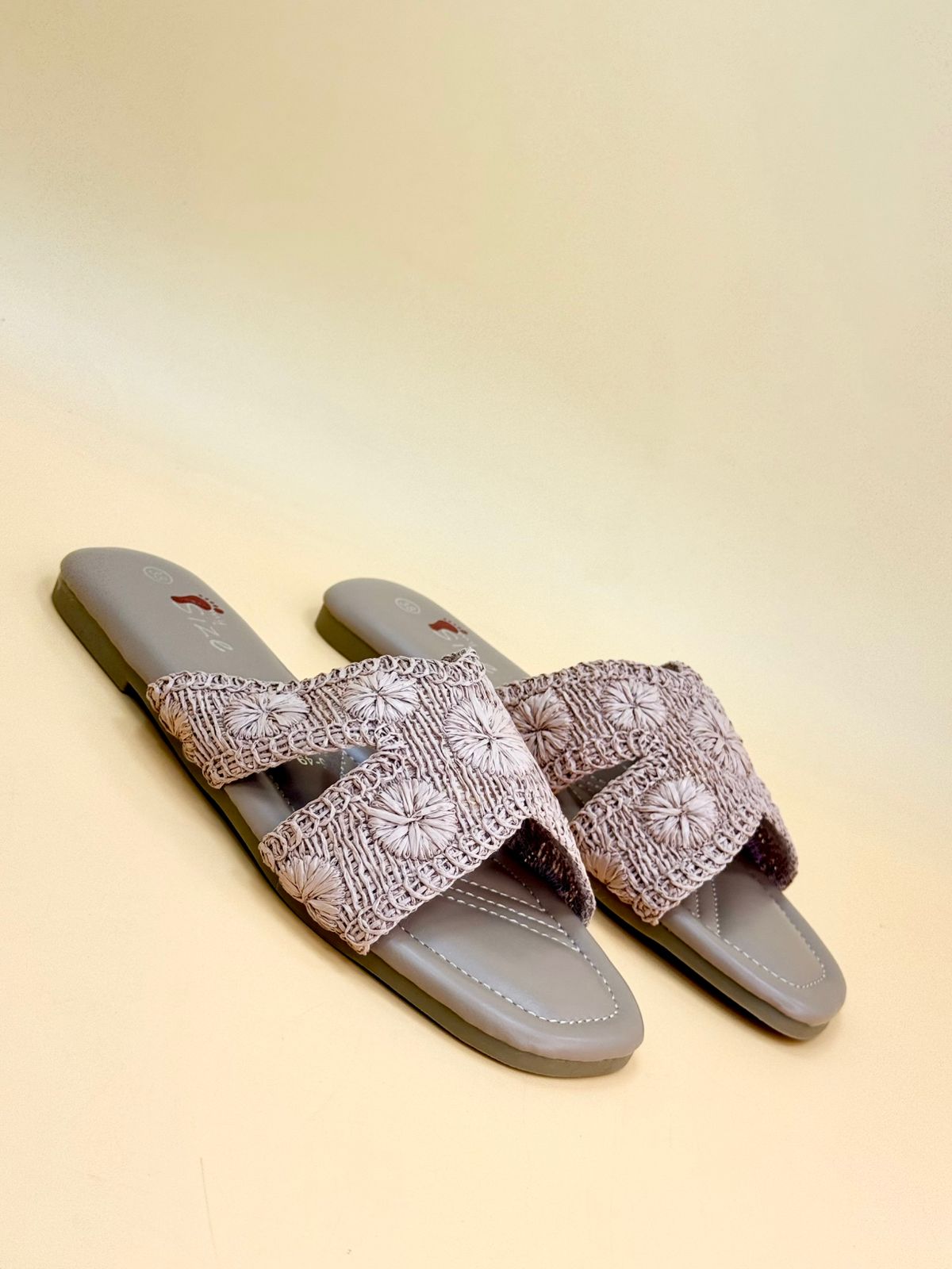 NEW , WOMEN SLIPPERS S17
