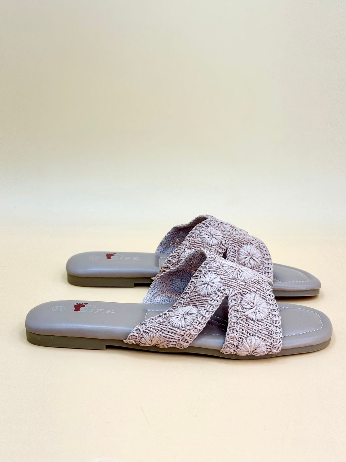 NEW , WOMEN SLIPPERS S17