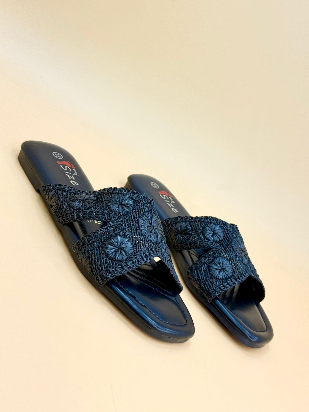 NEW , WOMEN SLIPPERS S17