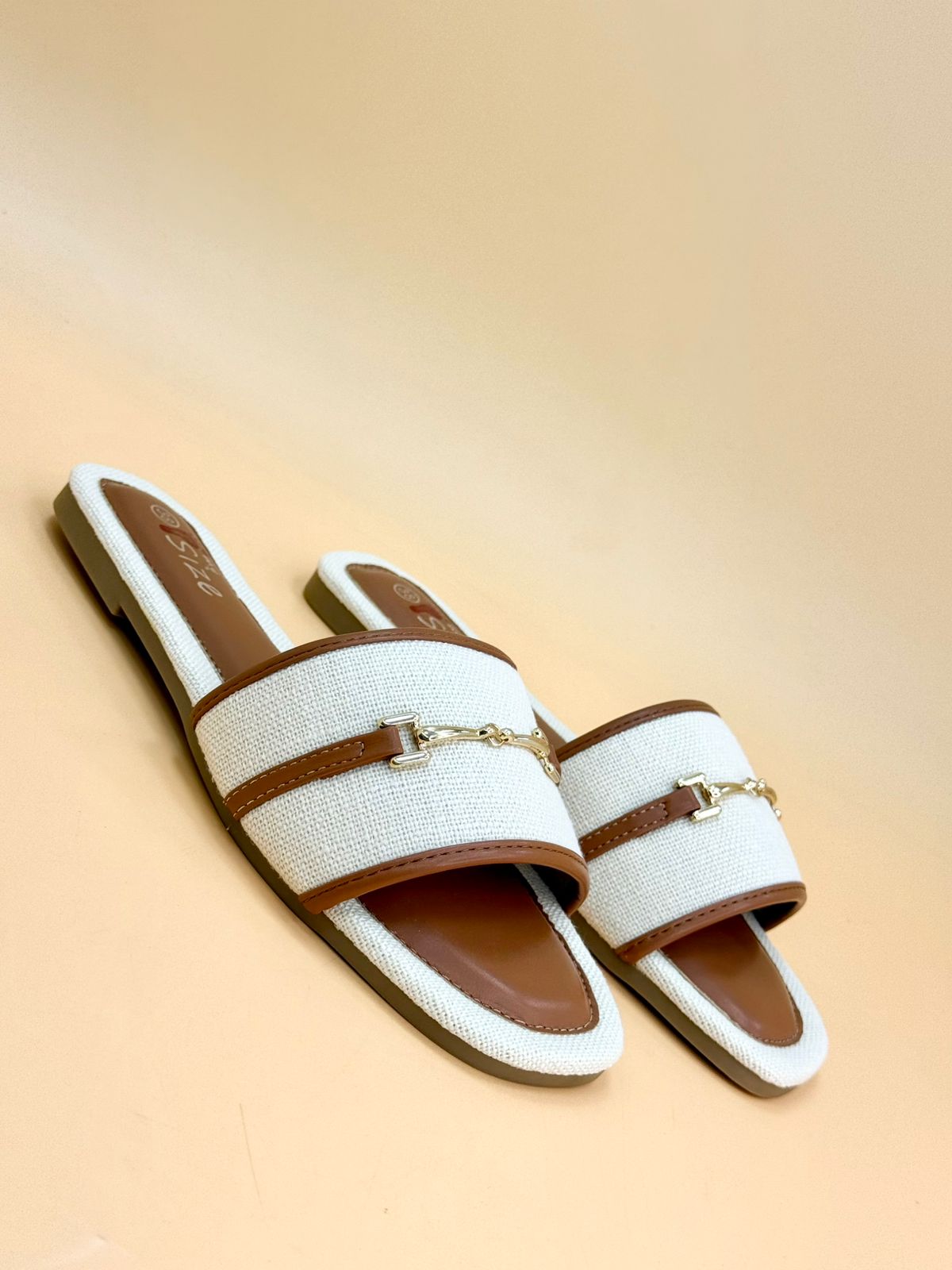 NEW , WOMEN SLIPPERS S16