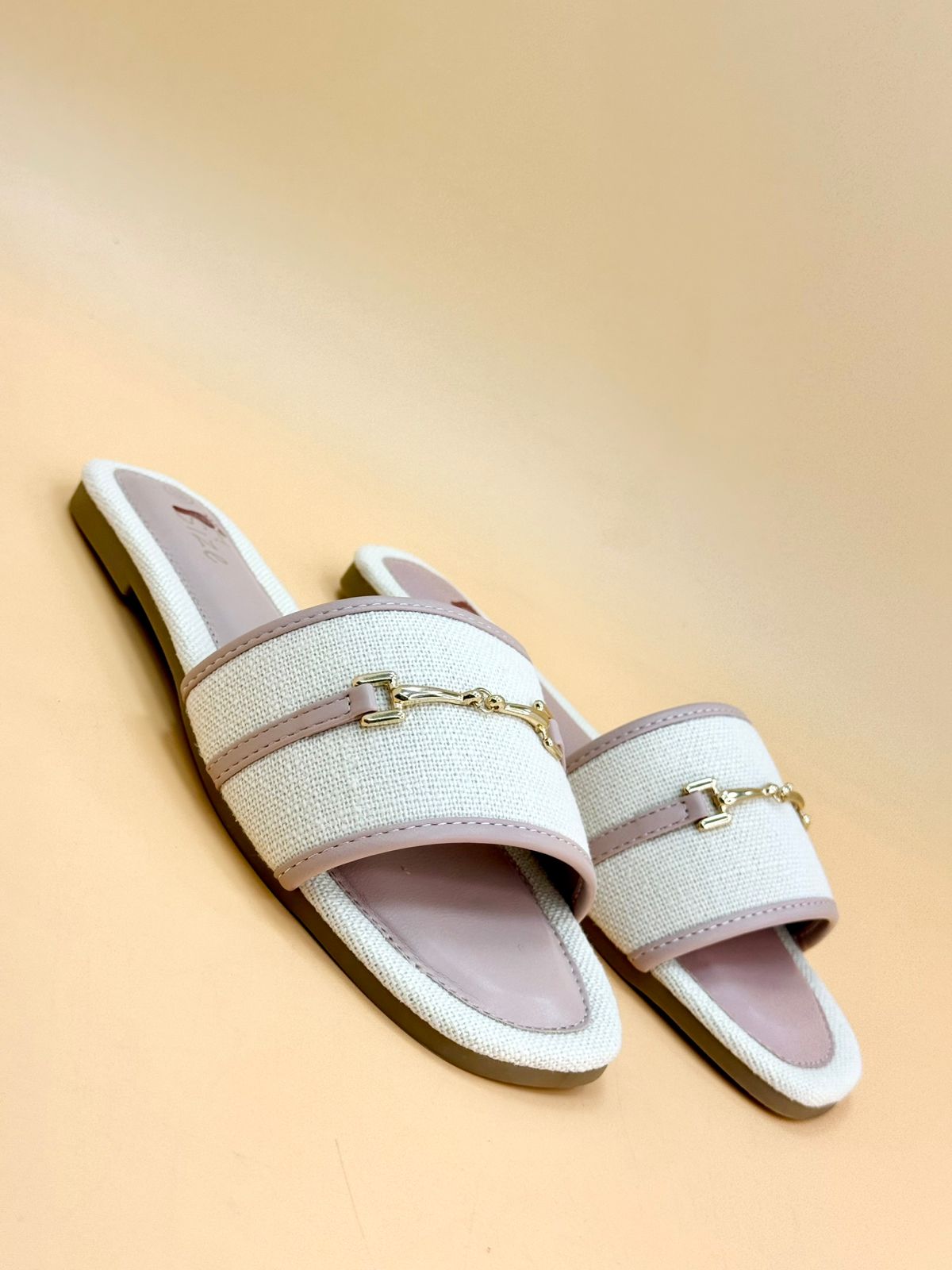 NEW , WOMEN SLIPPERS S16
