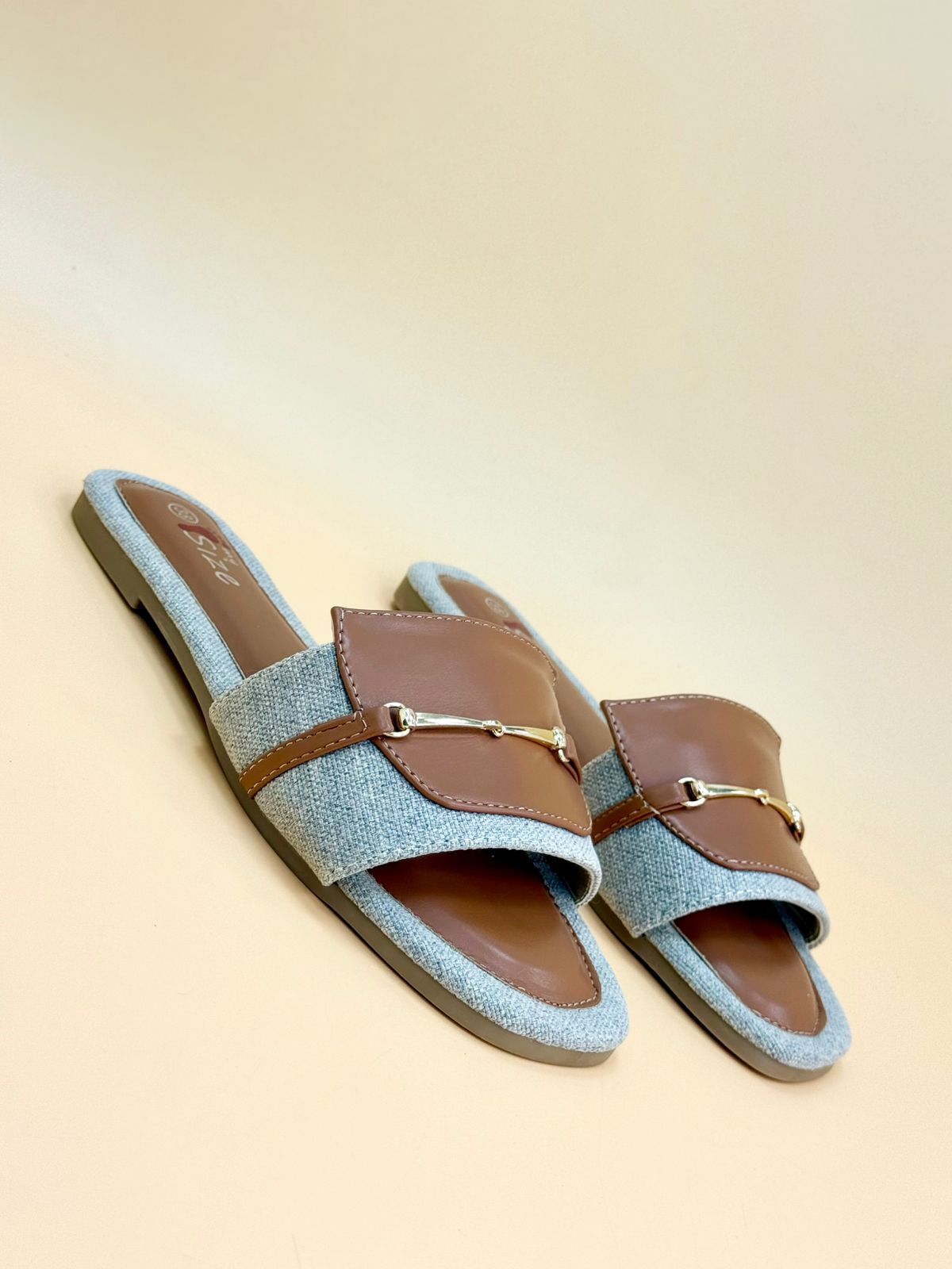 NEW , WOMEN SLIPPERS S10