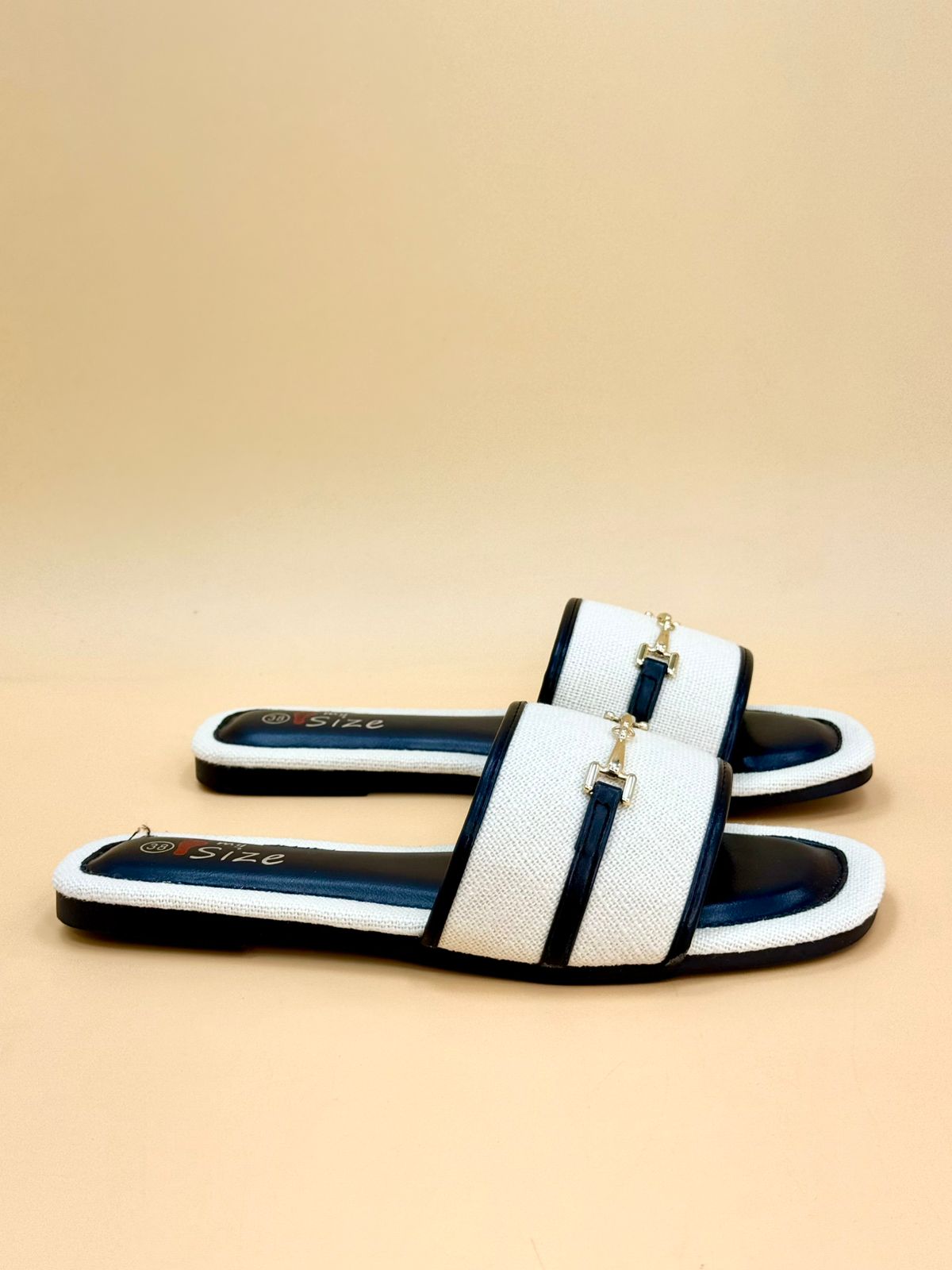 NEW , WOMEN SLIPPERS S16