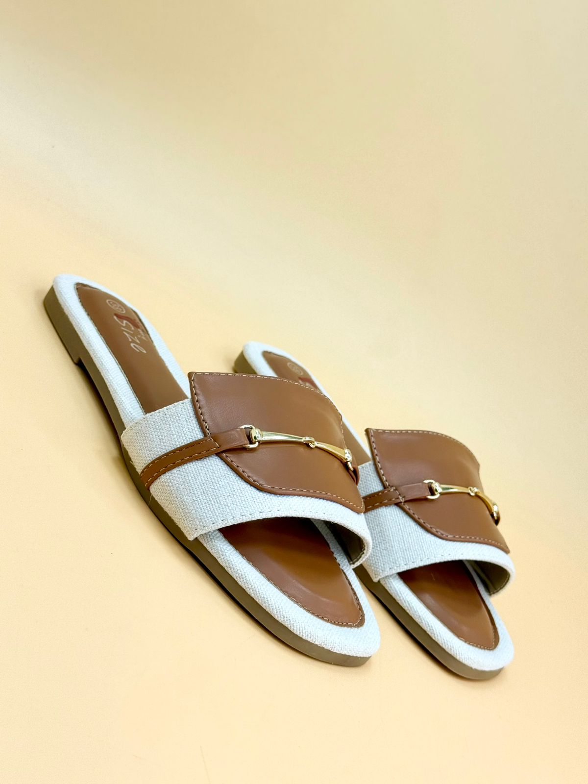NEW , WOMEN SLIPPERS S10