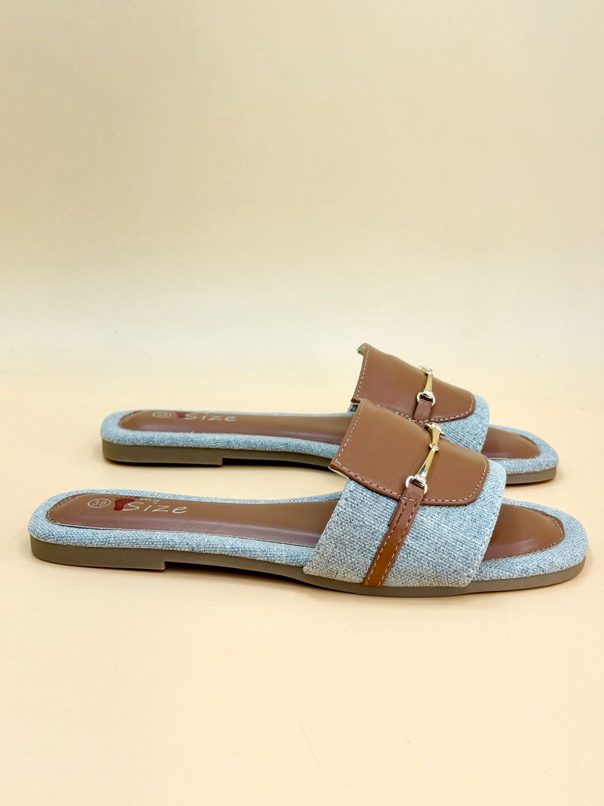 NEW , WOMEN SLIPPERS S10