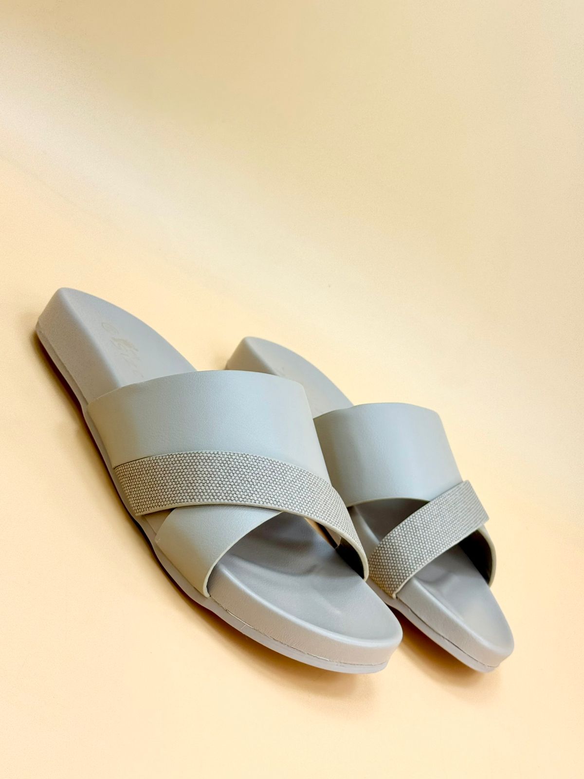 NEW , WOMEN SLIPPERS S8