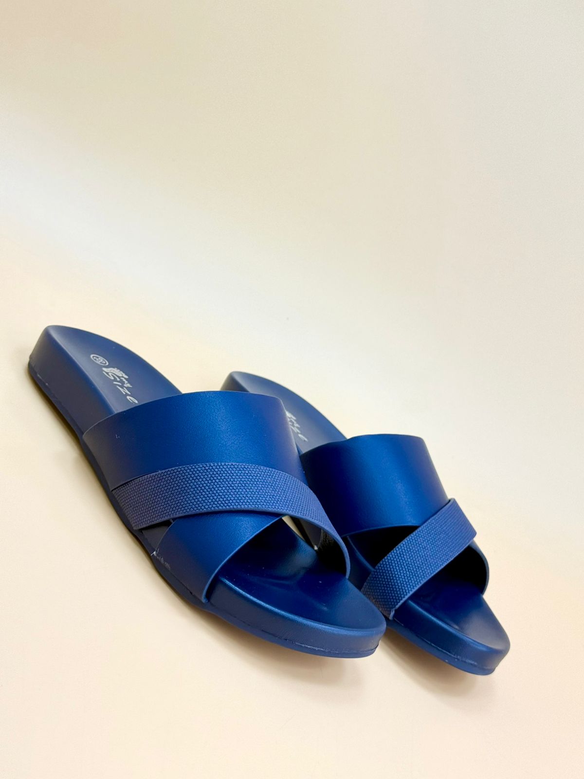 NEW , WOMEN SLIPPERS S8