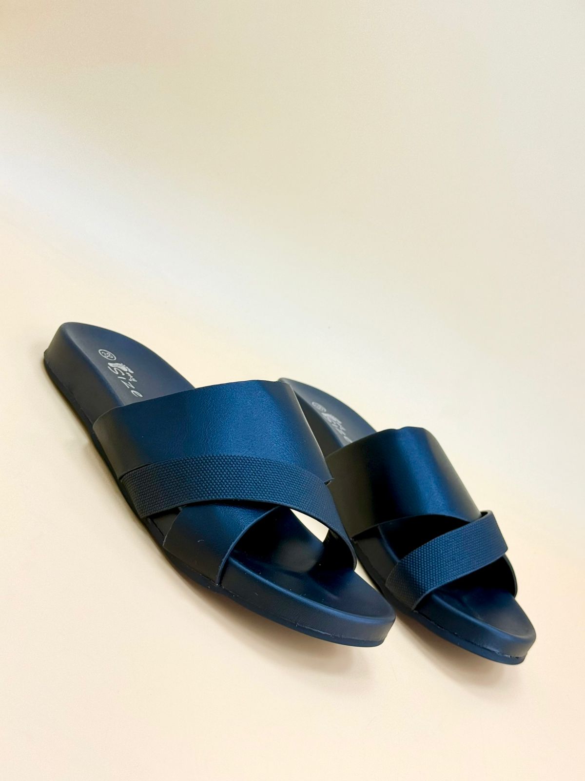 NEW , WOMEN SLIPPERS S8