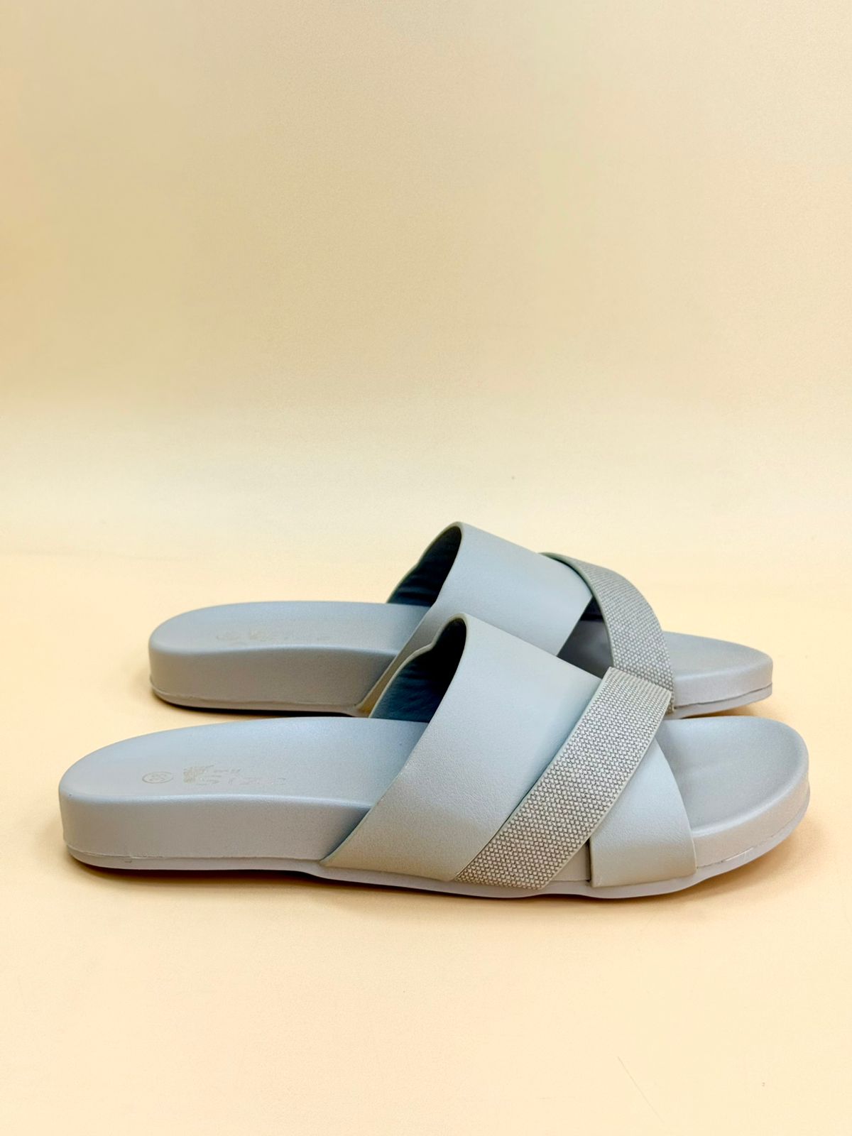 NEW , WOMEN SLIPPERS S8