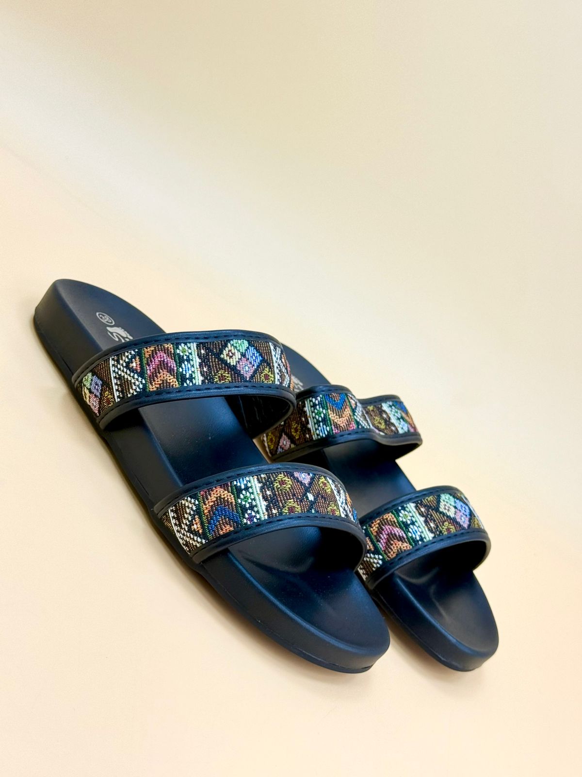 NEW , WOMEN SLIPPERS S7