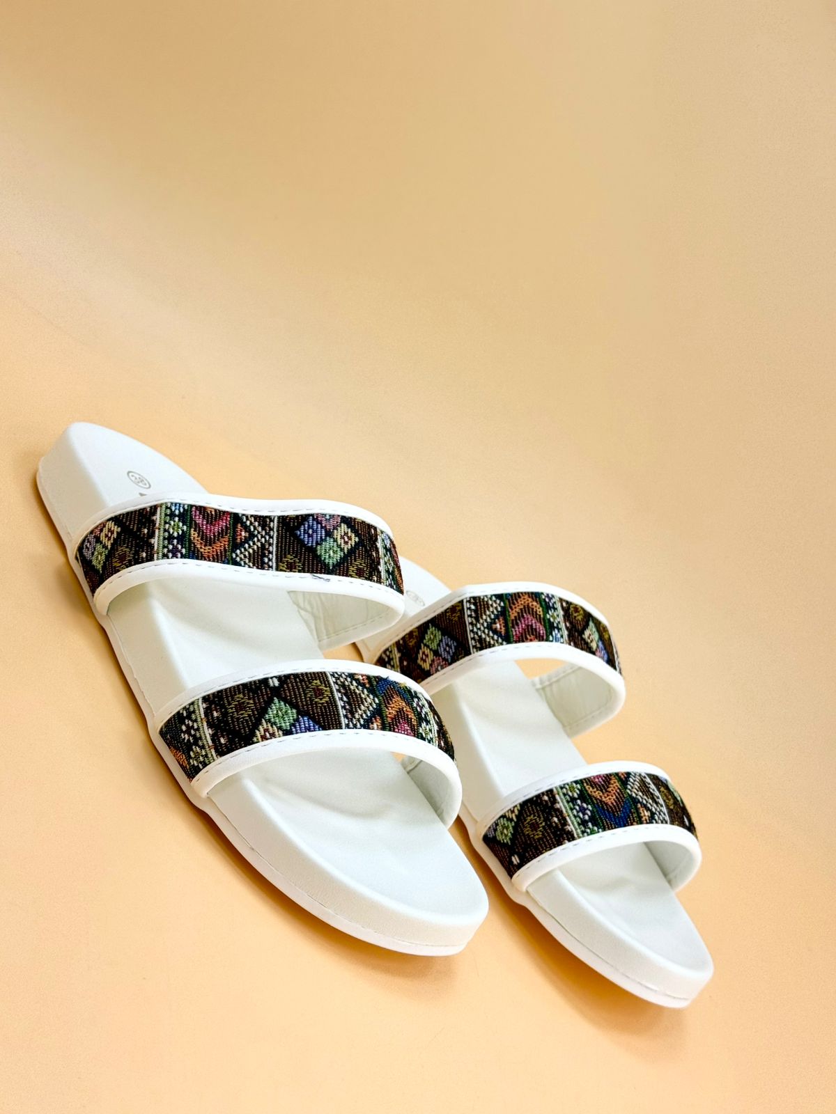 NEW , WOMEN SLIPPERS S7
