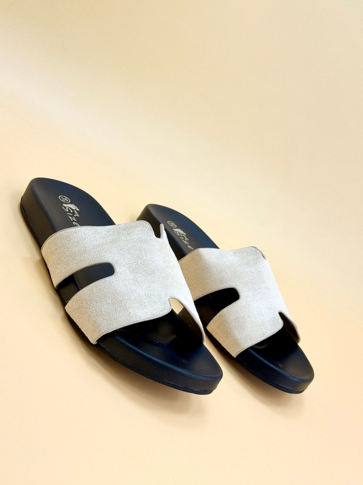 NEW , WOMEN SLIPPERS S6