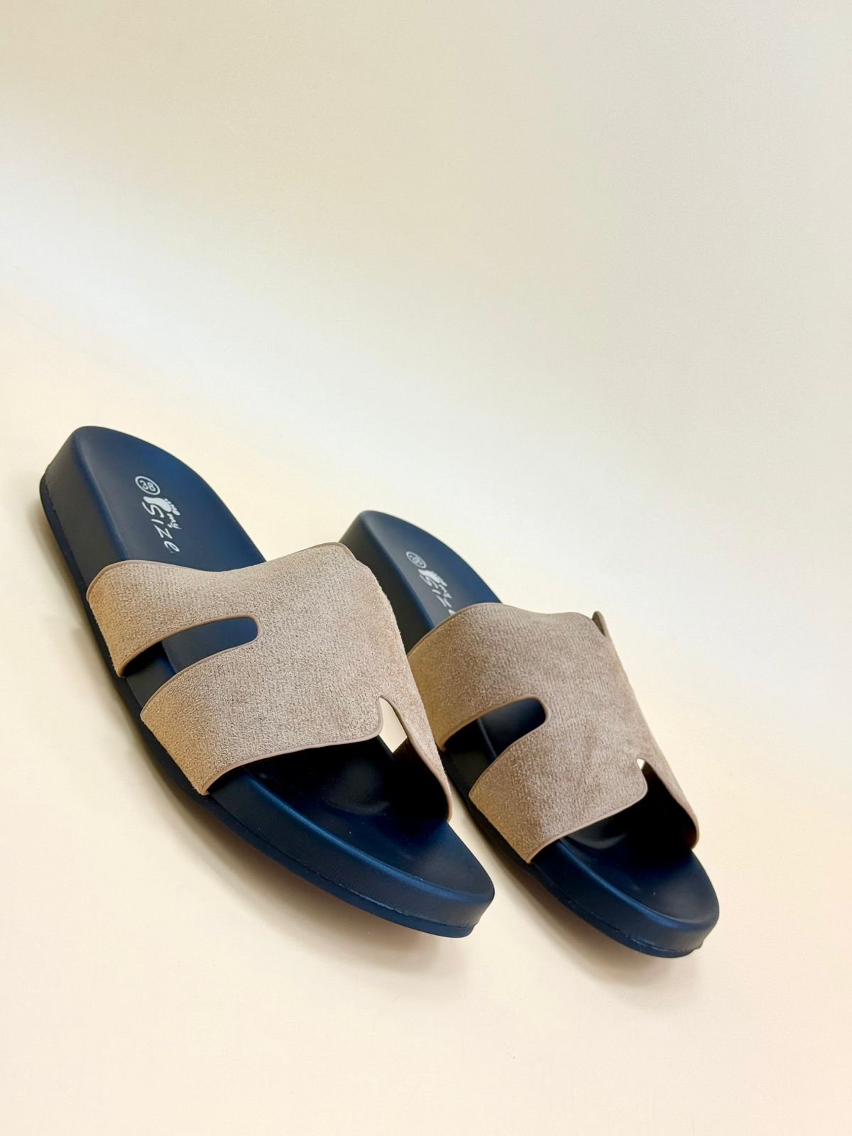 NEW , WOMEN SLIPPERS S6