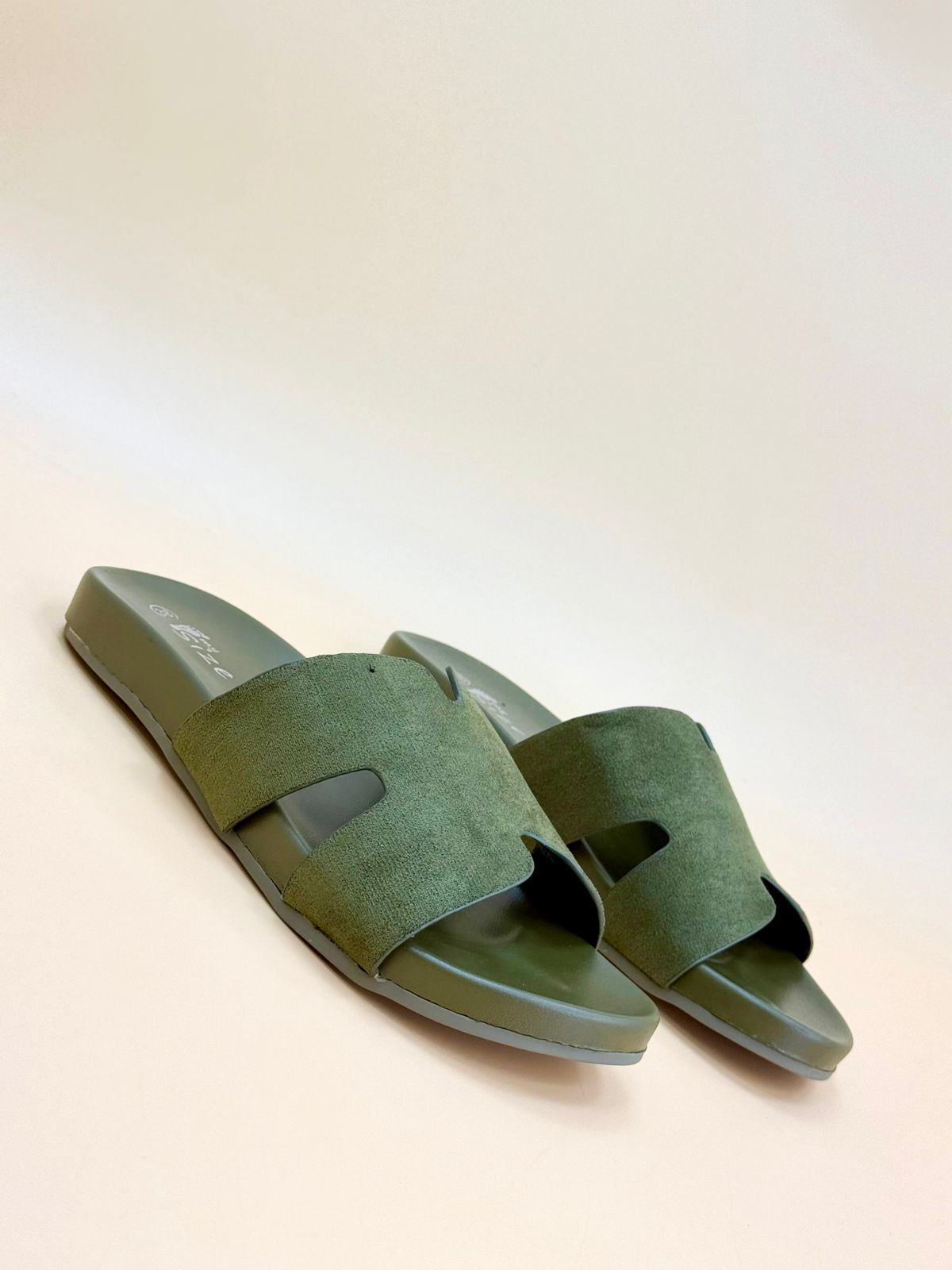 NEW , WOMEN SLIPPERS S1