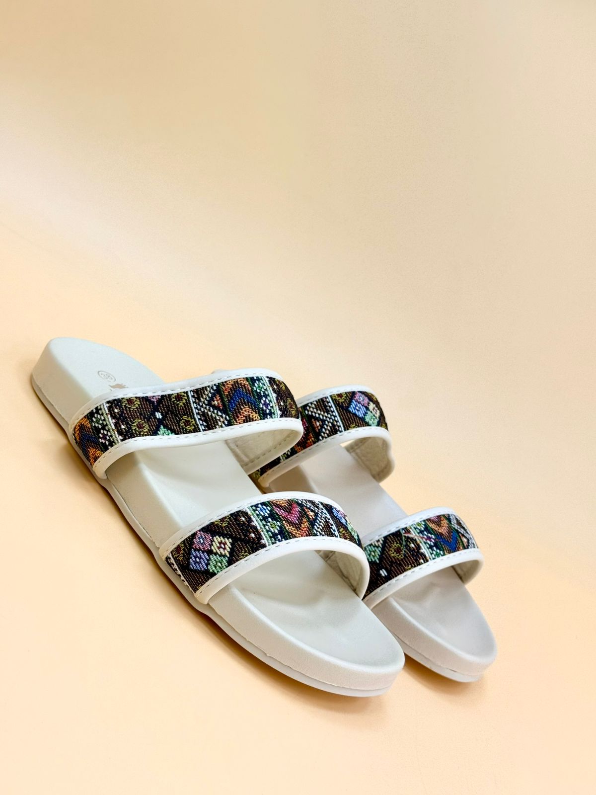 NEW , WOMEN SLIPPERS S7
