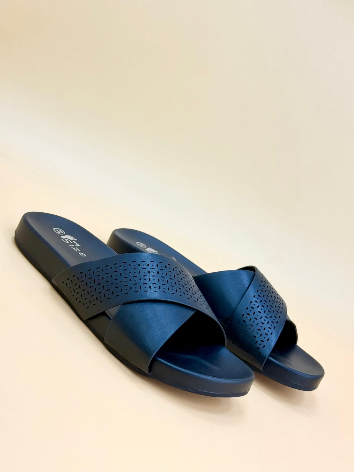 NEW , WOMEN SLIPPERS S9