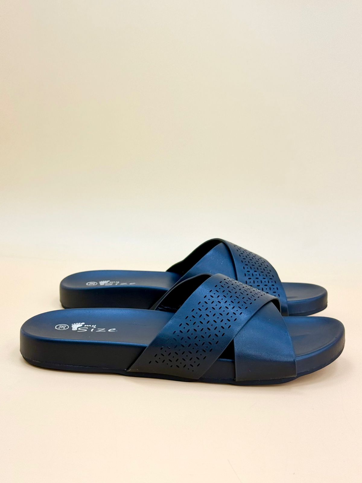 NEW , WOMEN SLIPPERS S9