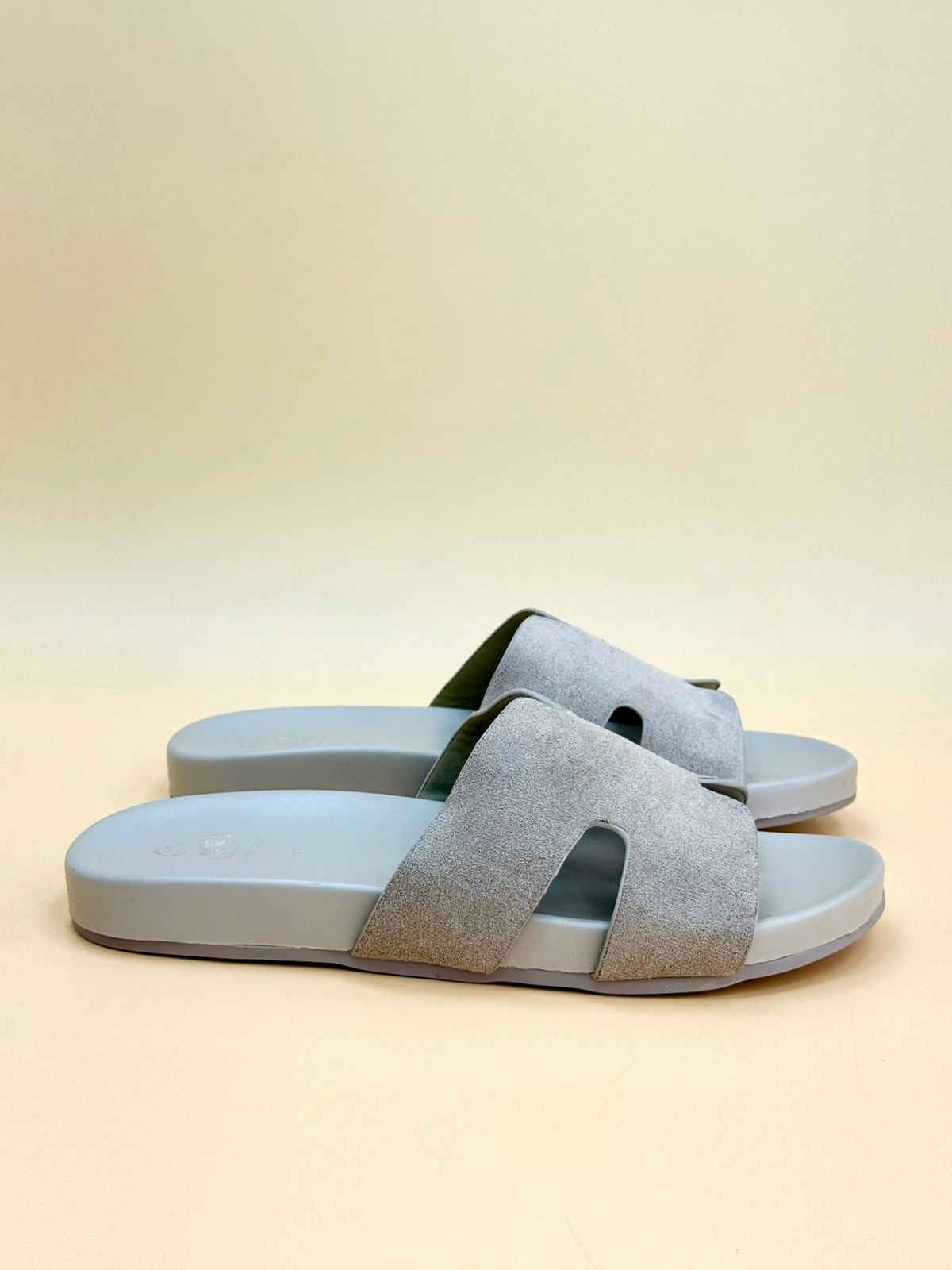 NEW , WOMEN SLIPPERS S1