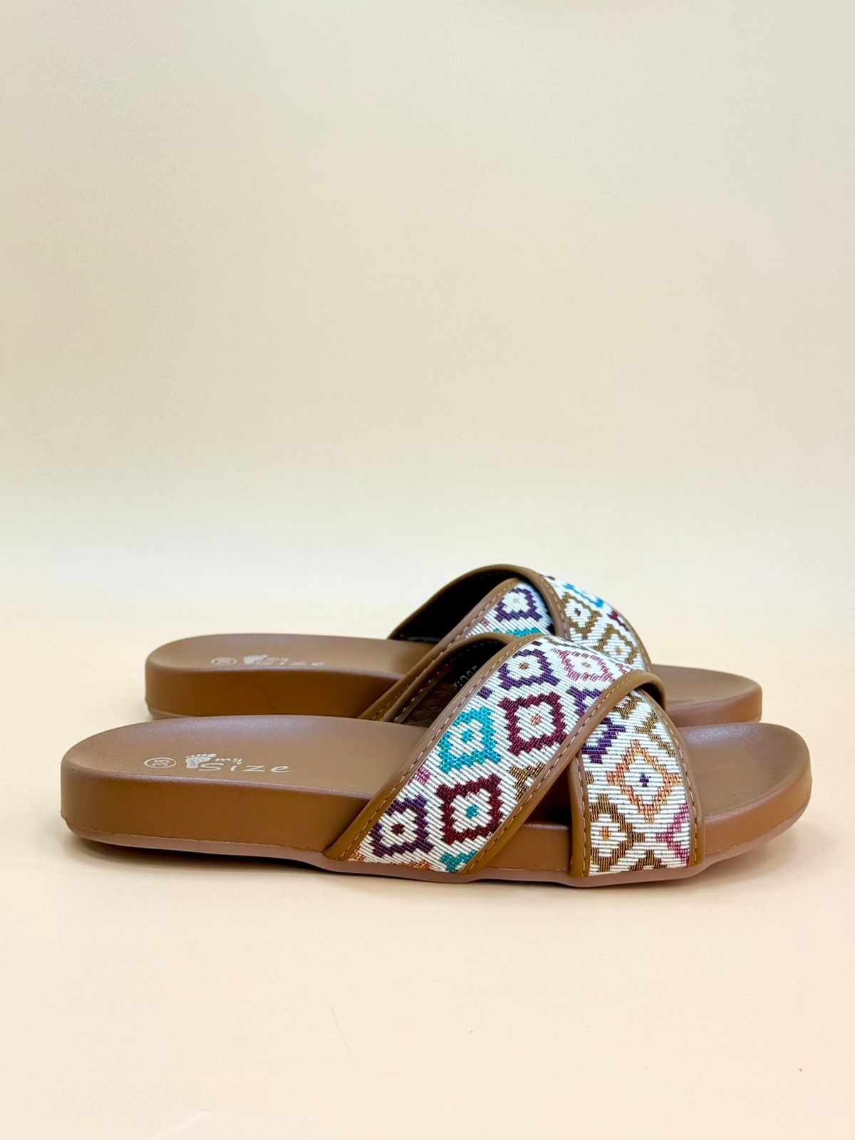 NEW , WOMEN SLIPPERS S4