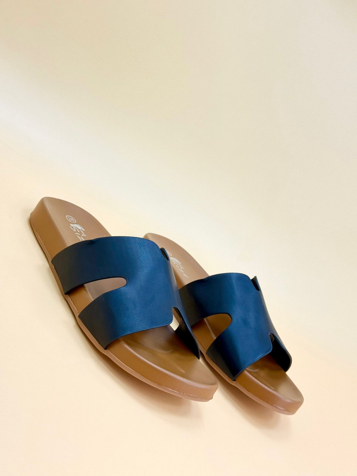 NEW , WOMEN SLIPPERS S2