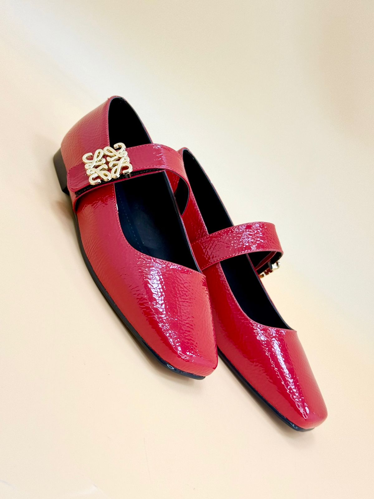 NEW , WOMEN FLAT SHOES W305