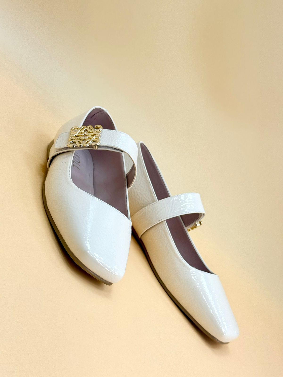 NEW , WOMEN FLAT SHOES W305