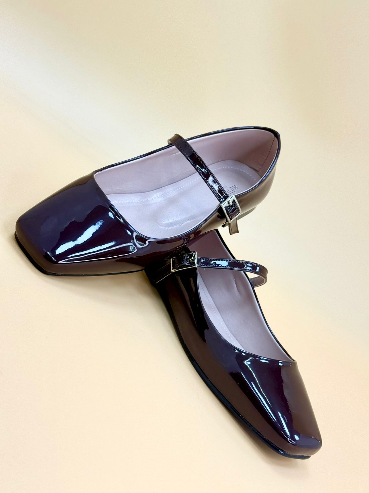 NEW , WOMEN FLAT SHOES W306