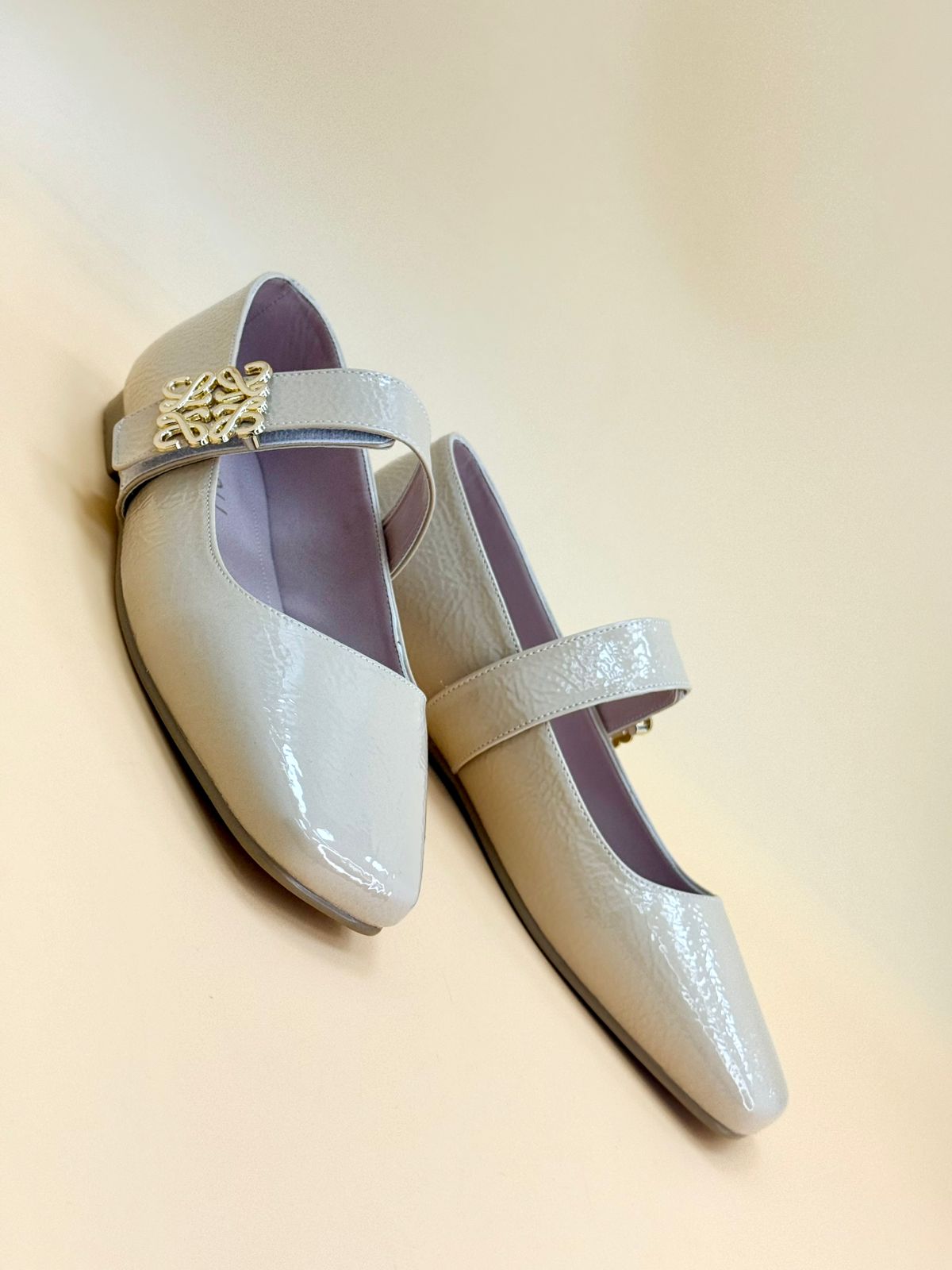 NEW , WOMEN FLAT SHOES W305