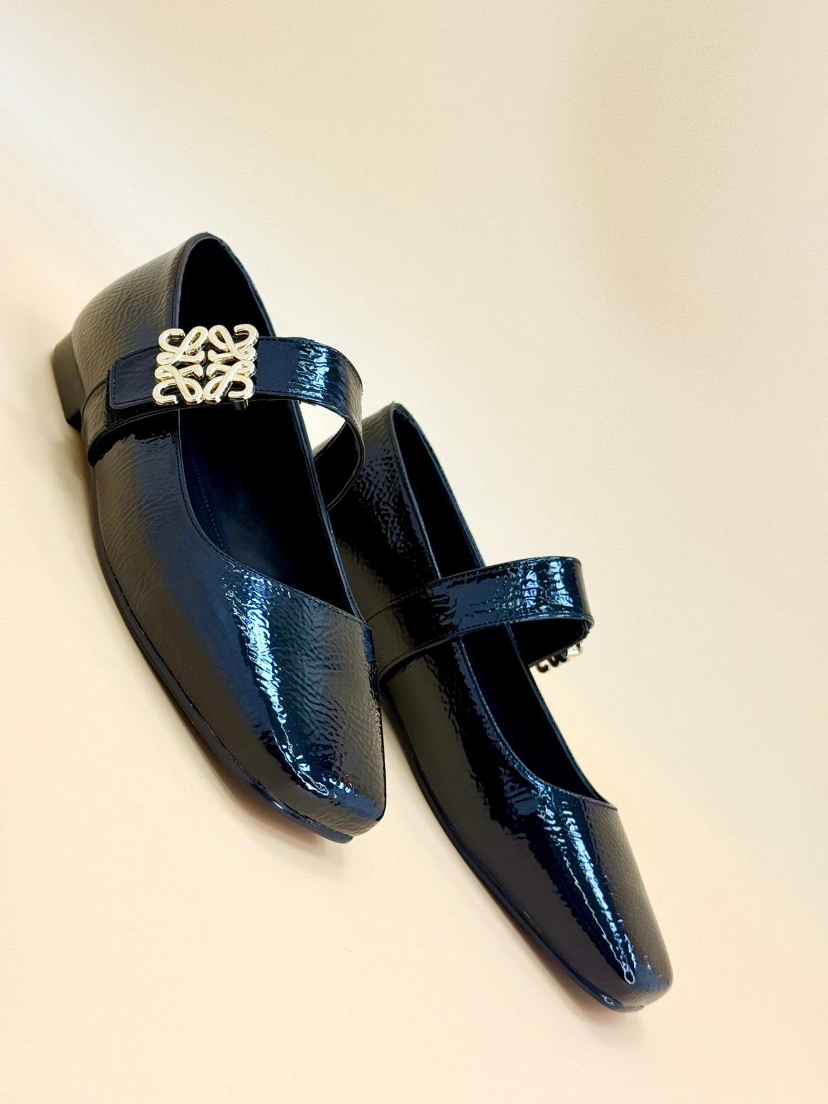 NEW , WOMEN FLAT SHOES W305