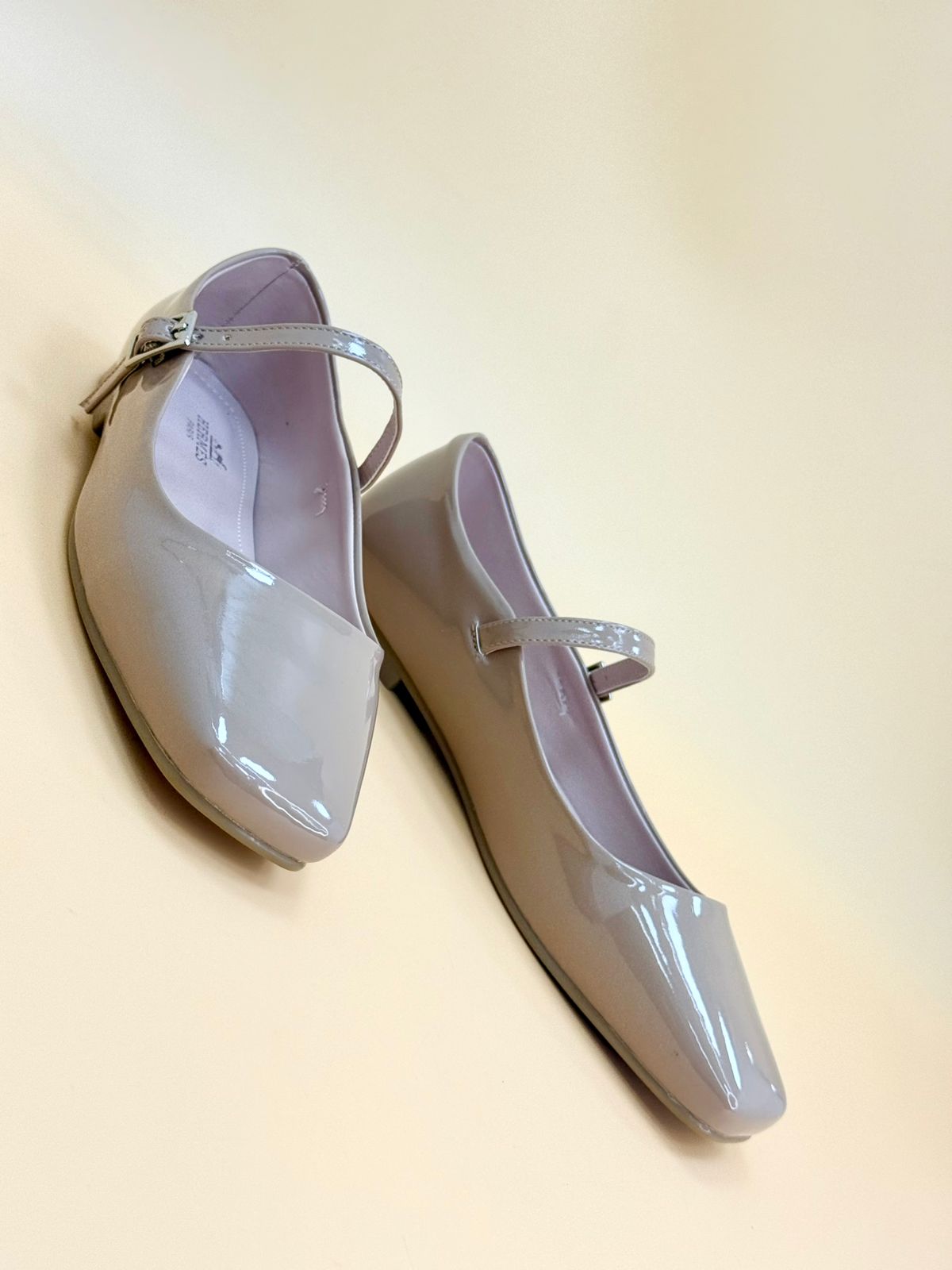 NEW , WOMEN FLAT SHOES W306