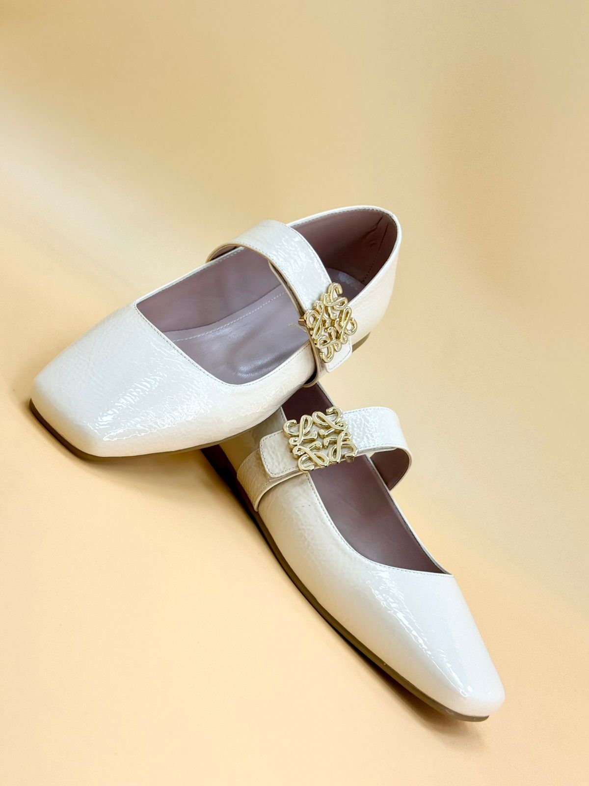 NEW , WOMEN FLAT SHOES W305