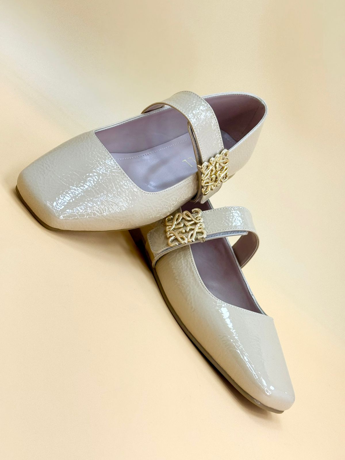 NEW , WOMEN FLAT SHOES W305