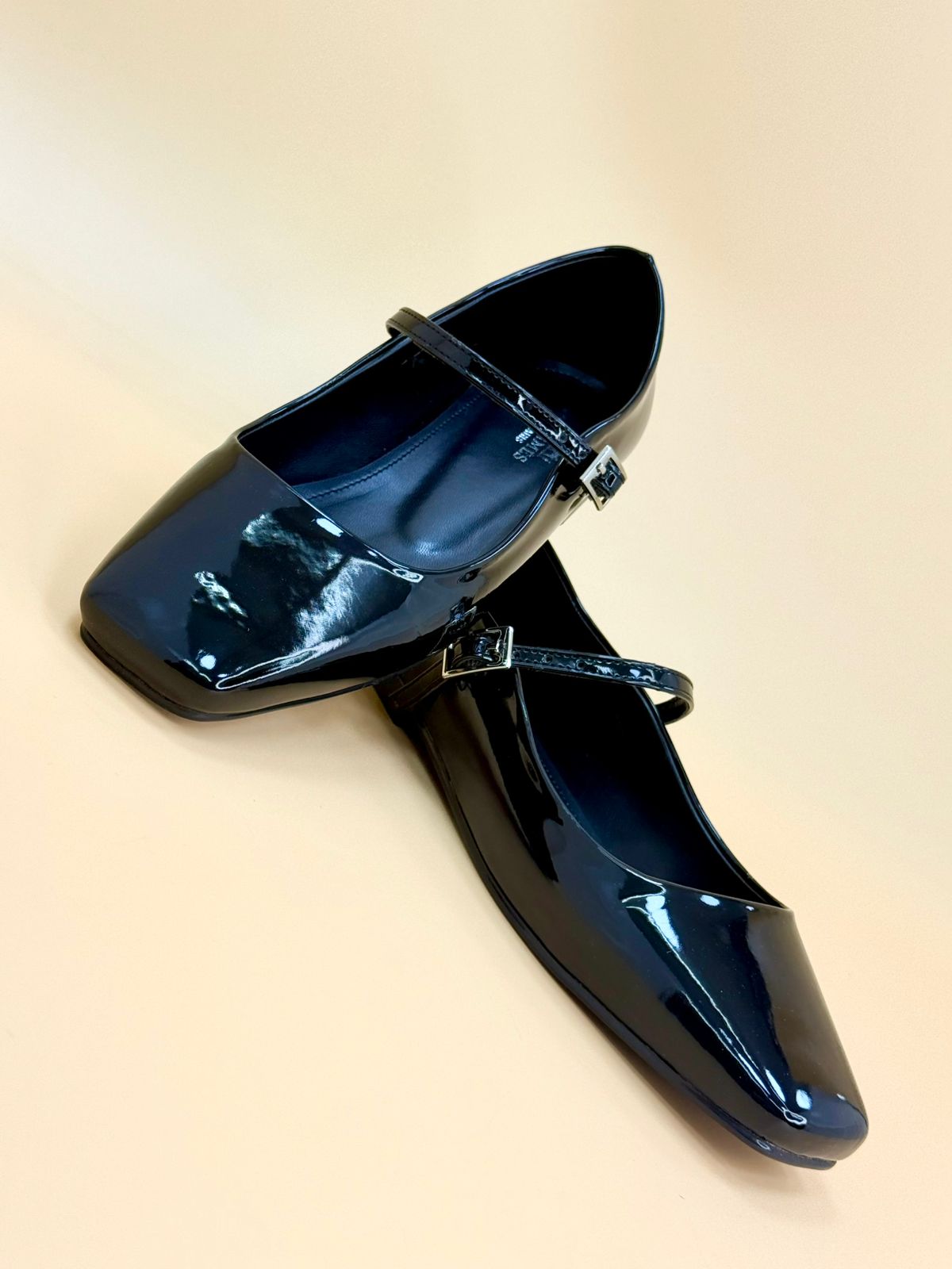 NEW , WOMEN FLAT SHOES W306