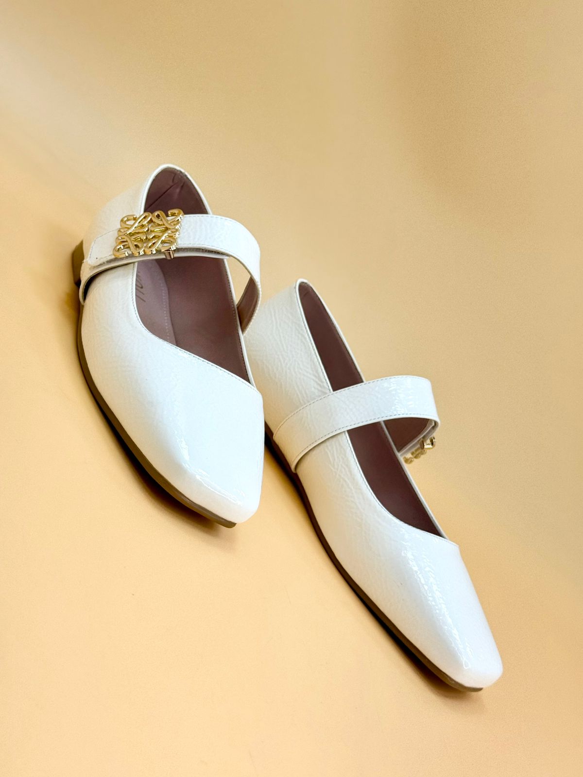 NEW , WOMEN FLAT SHOES W305