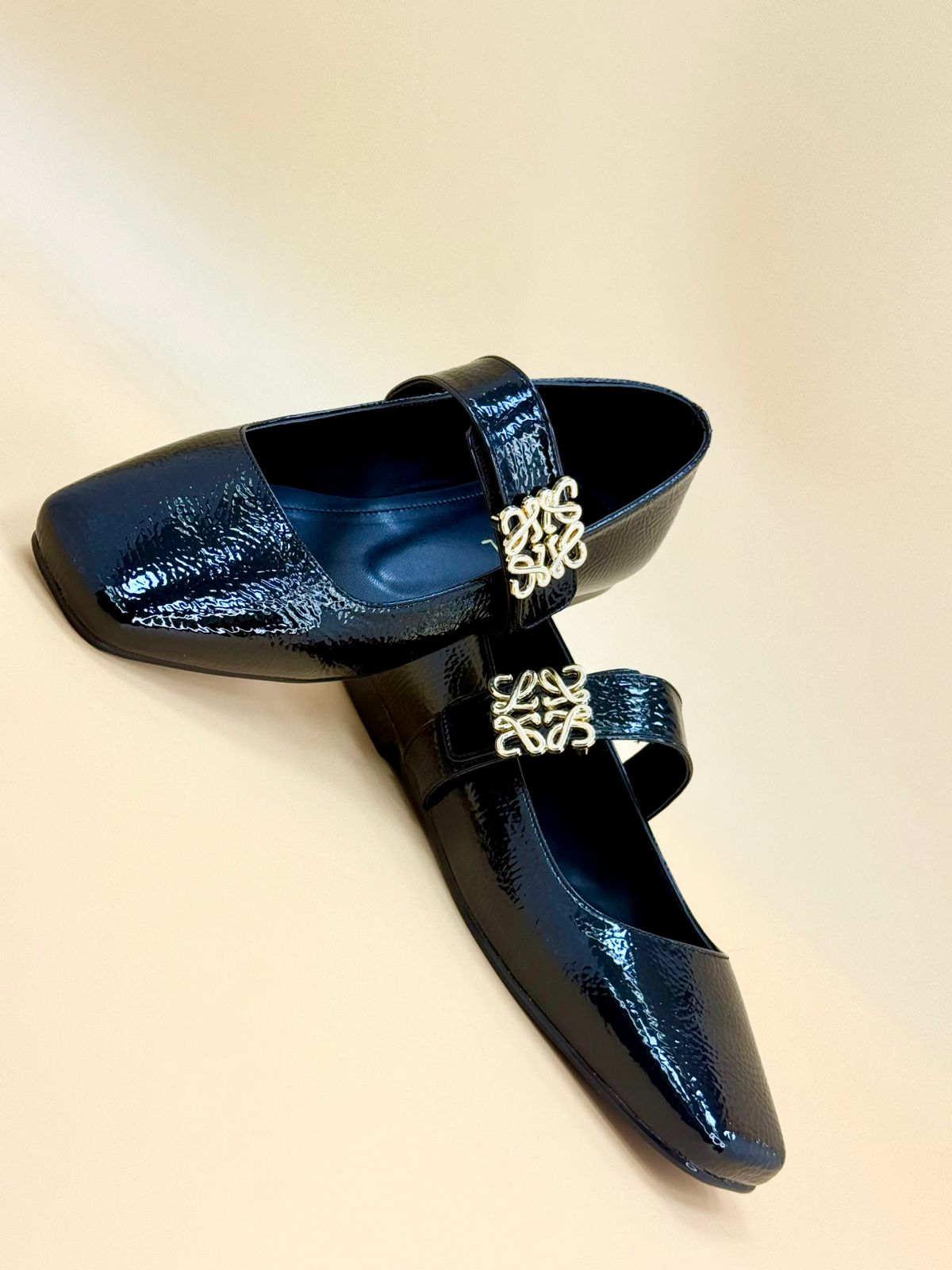 NEW , WOMEN FLAT SHOES W305