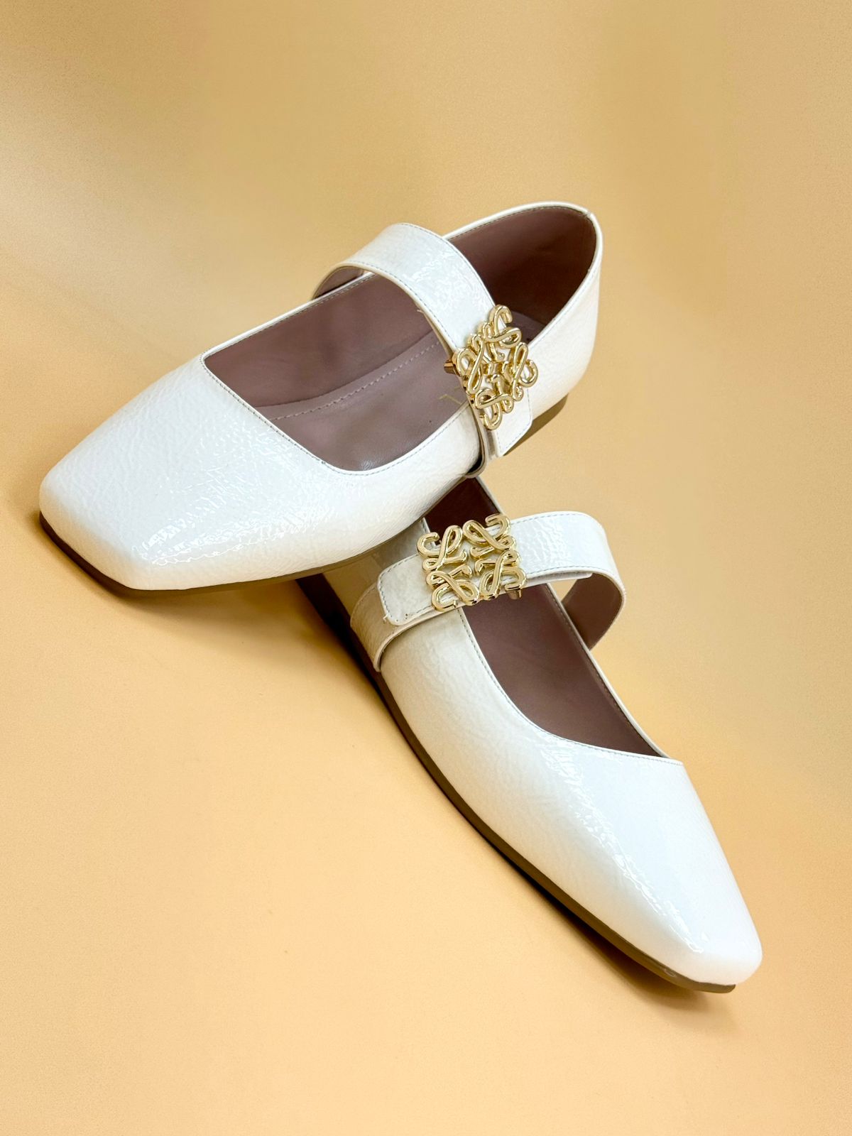 NEW , WOMEN FLAT SHOES W305