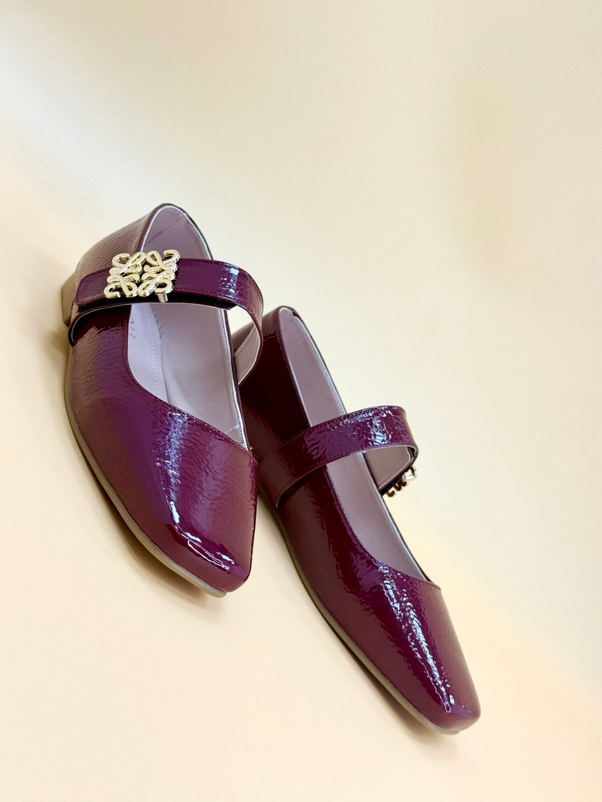 NEW , WOMEN FLAT SHOES W305