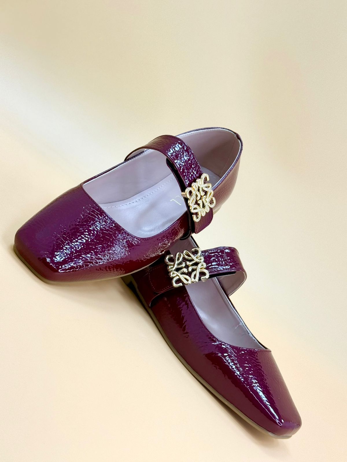 NEW , WOMEN FLAT SHOES W305