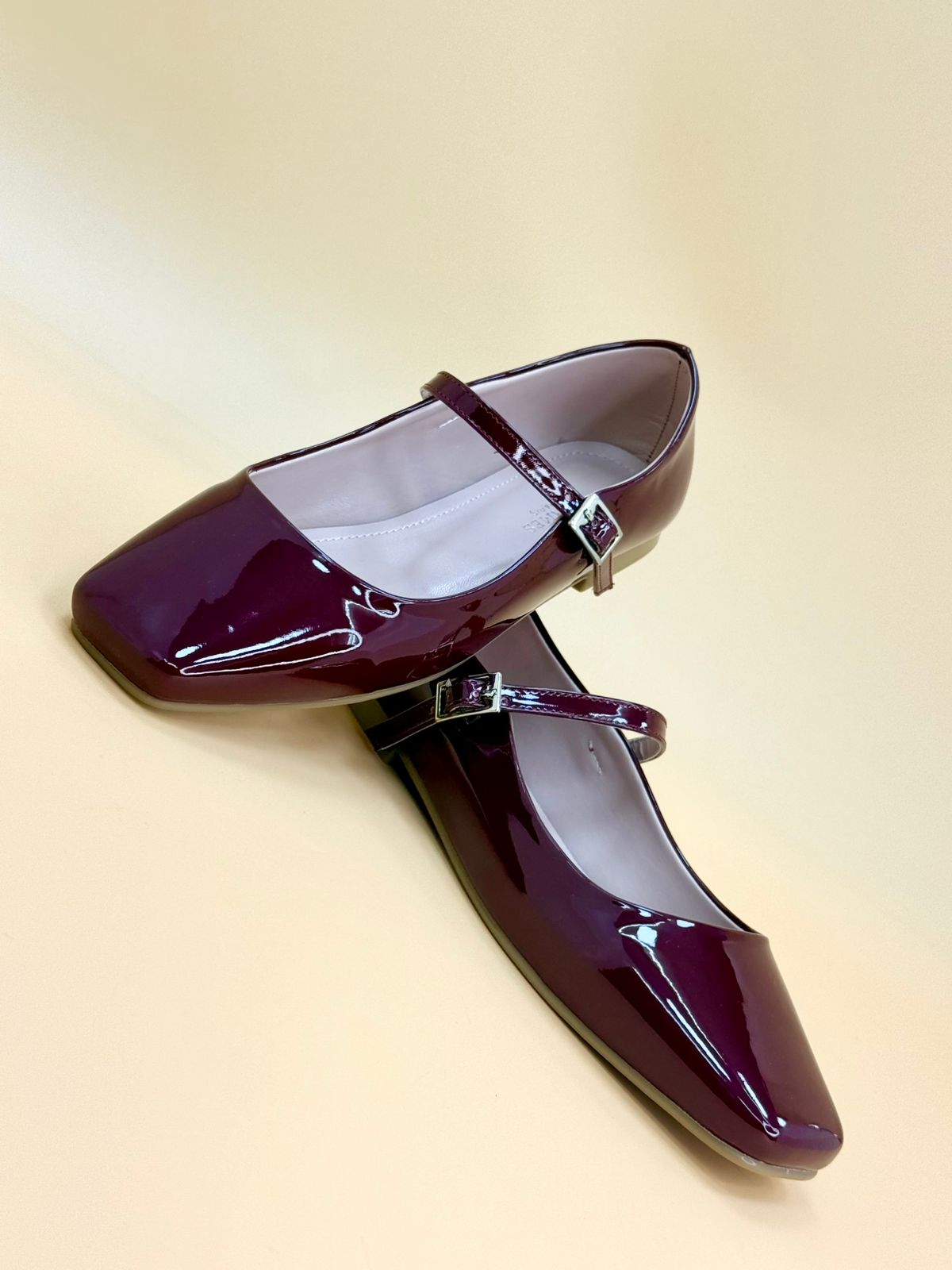 NEW , WOMEN FLAT SHOES W306