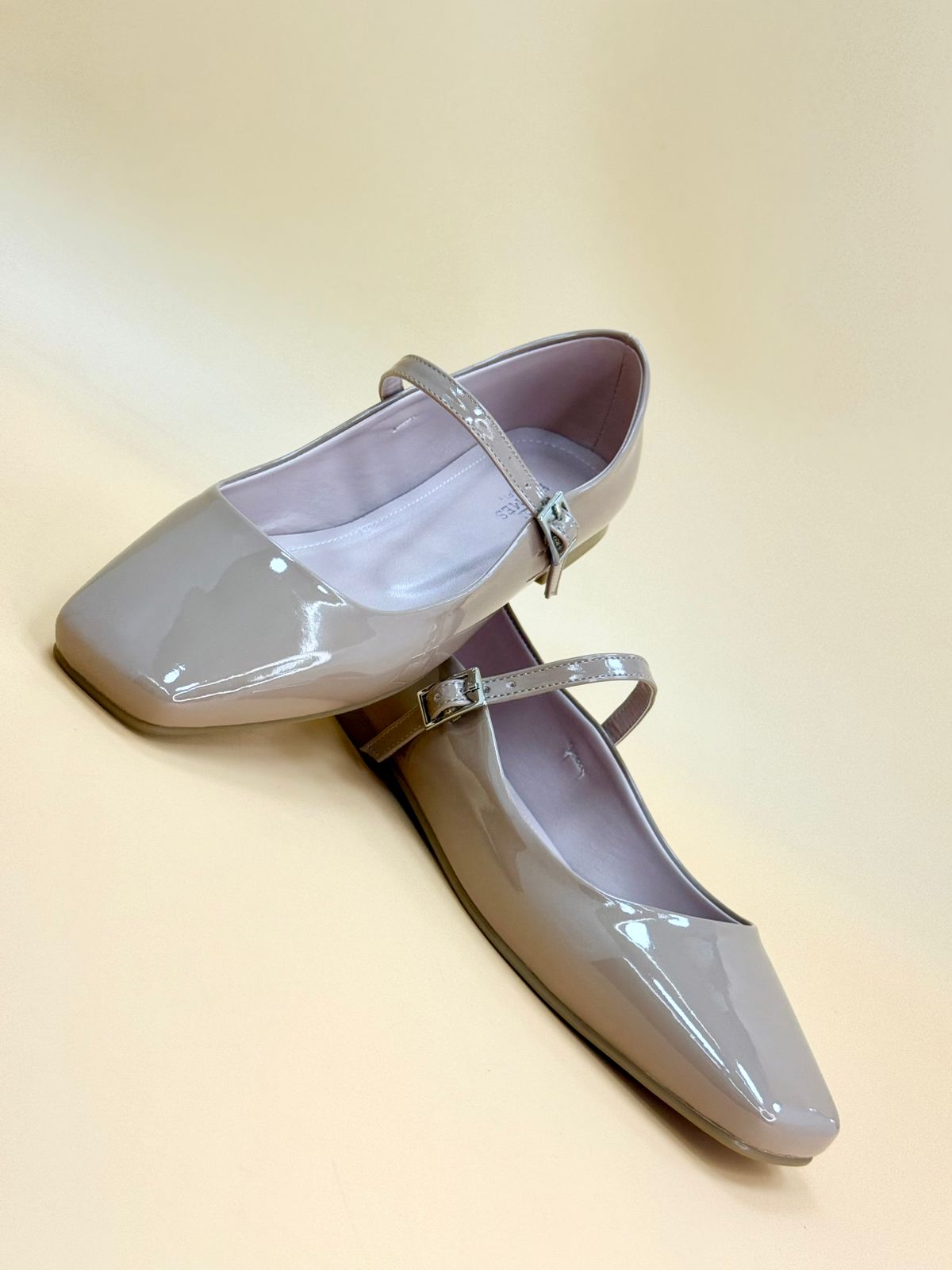 NEW , WOMEN FLAT SHOES W306