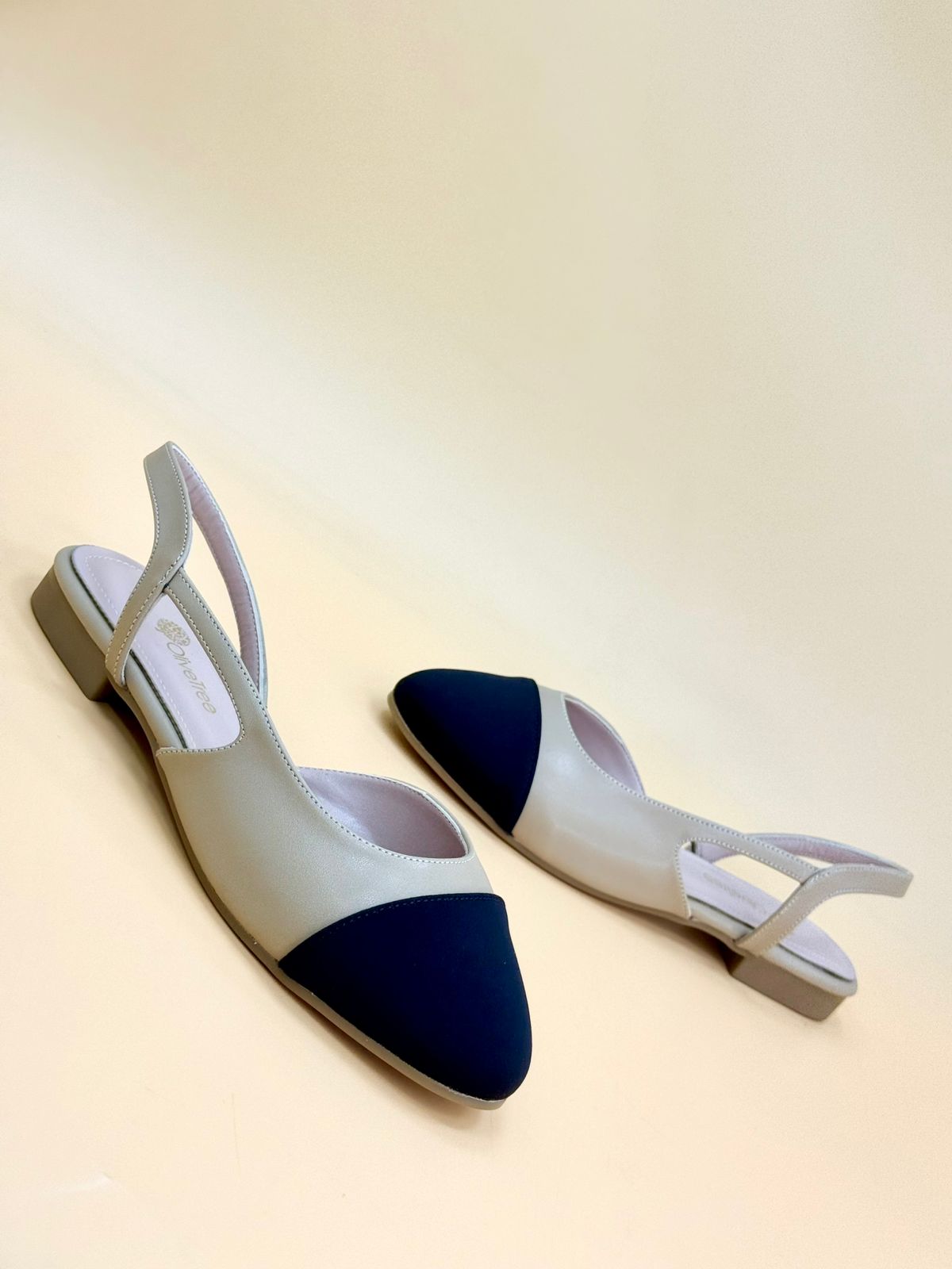 NEW , WOMEN FLAT SHOES W811