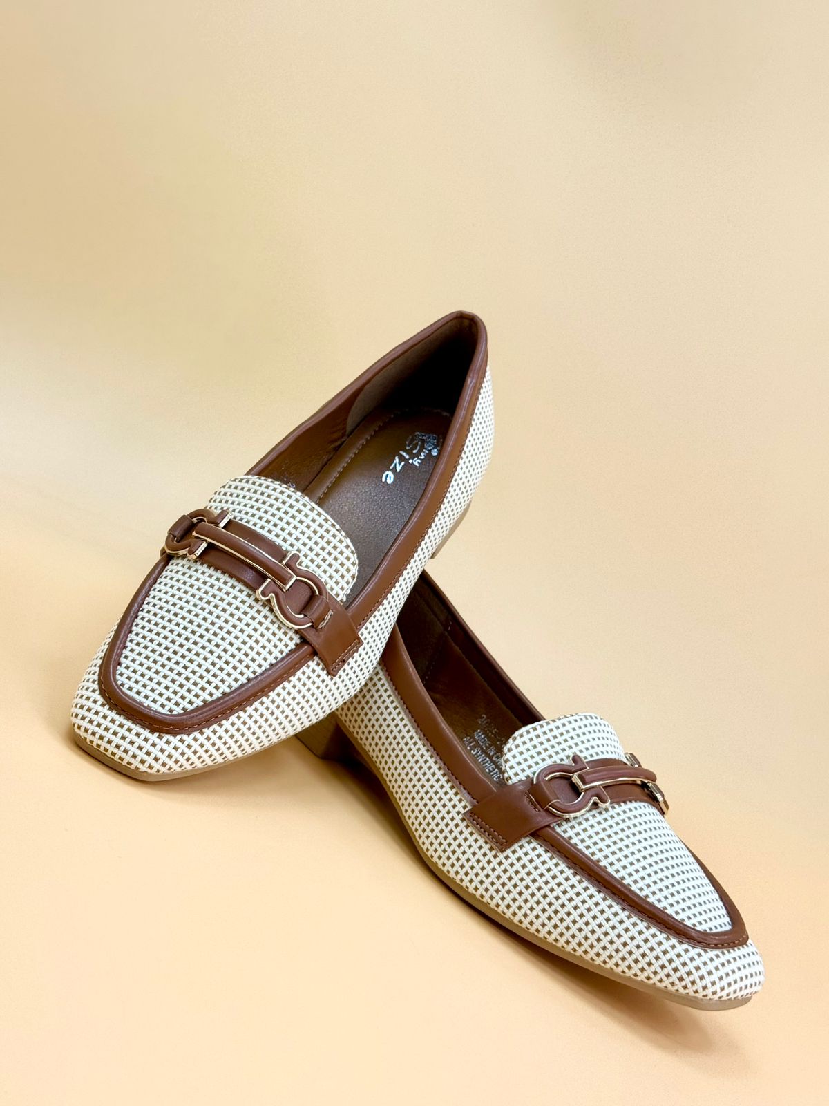 NEW , WOMEN FLAT SHOES W471