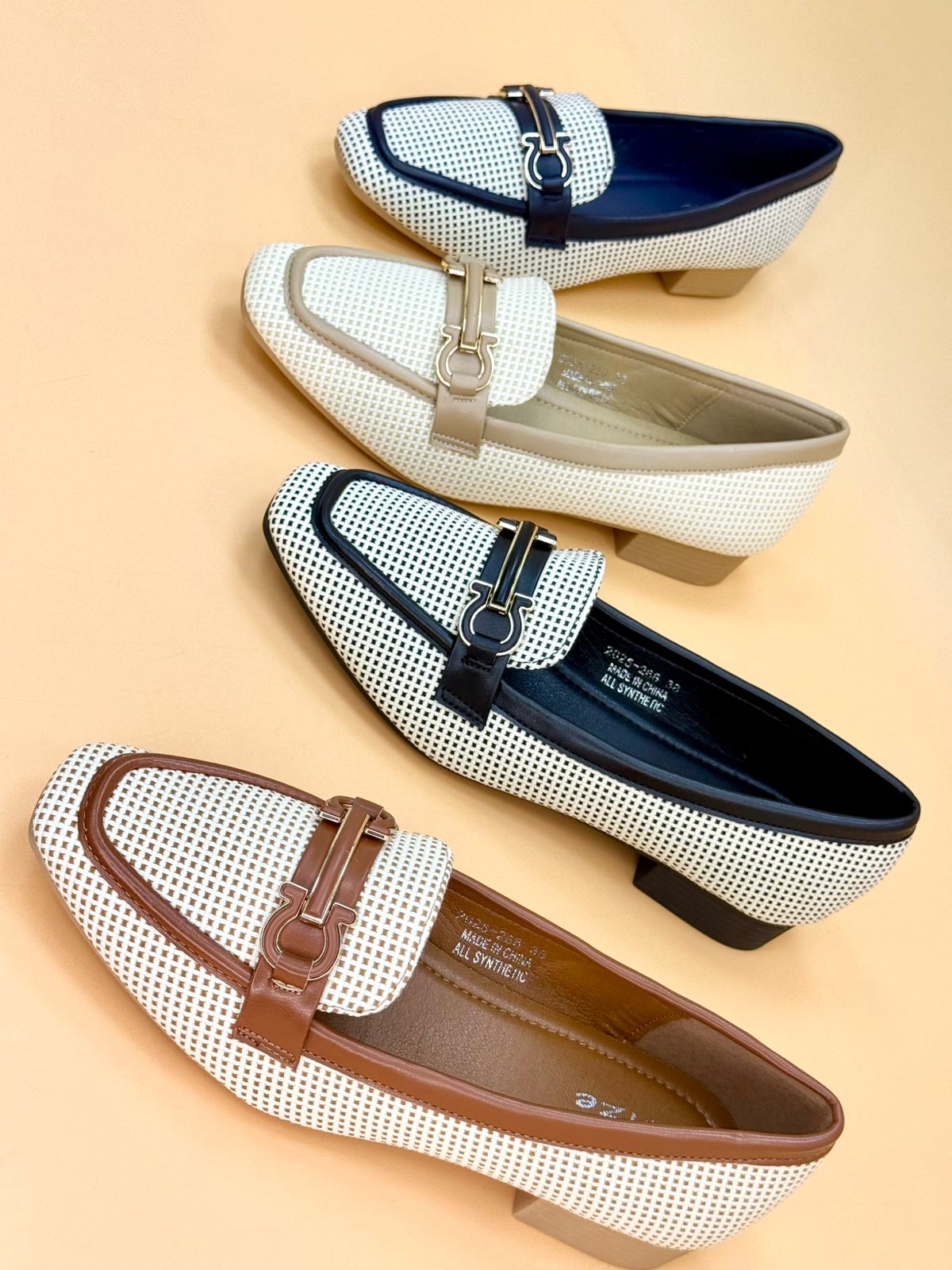 NEW , WOMEN FLAT SHOES W471